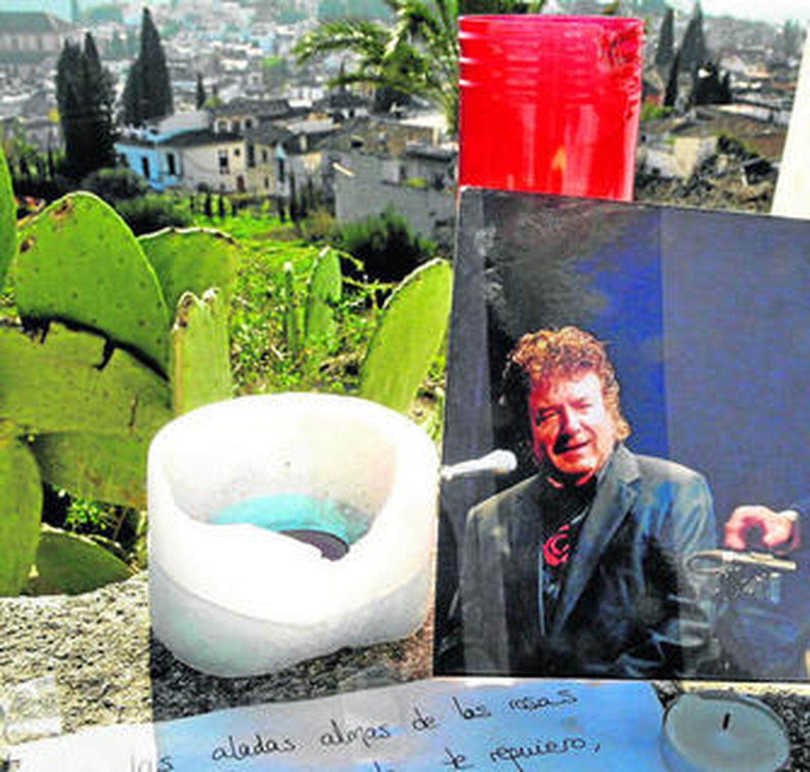 Granada se volcó con la familia del cantaor, homenajeándolo en su casa.