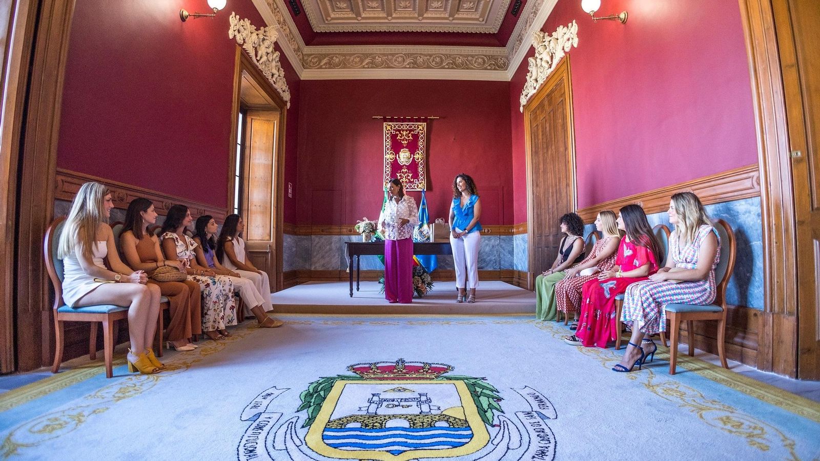 Recepción a las salineras de la Feria del Carmen y de la Sal 2023 en el Ayuntamiento de San Fernando.