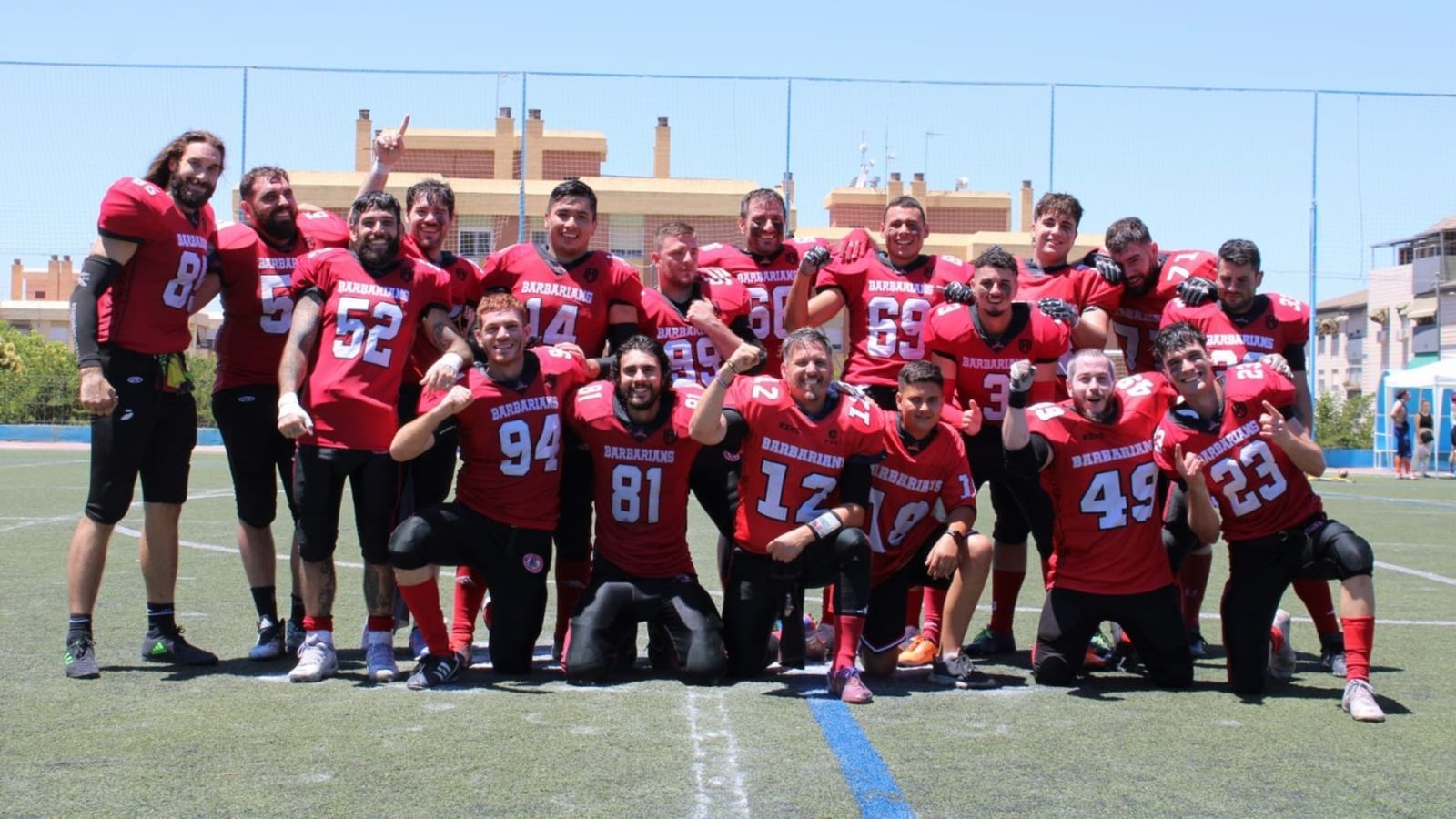 Los jugadores celebran su victoria en tierras granadinas.