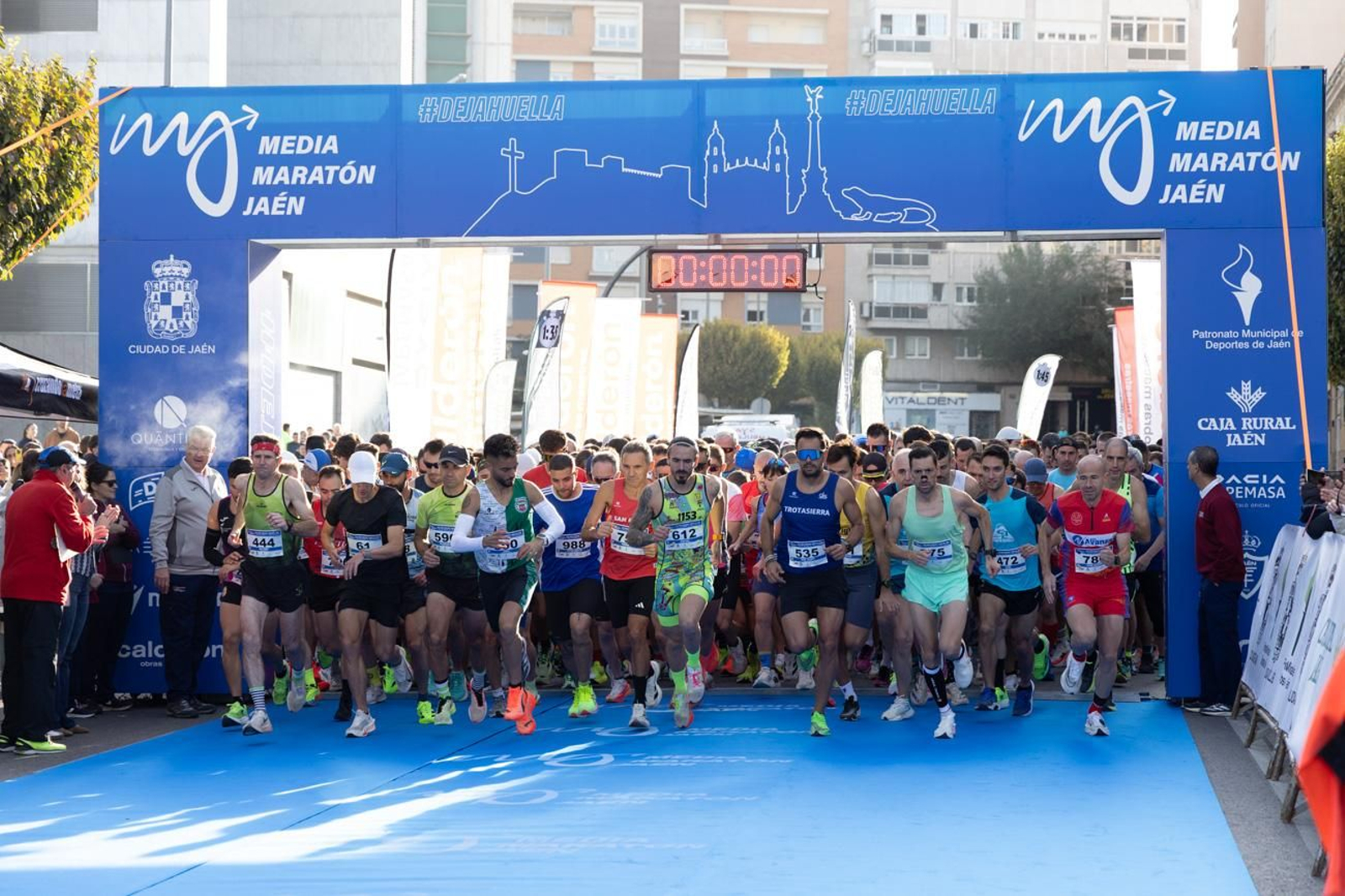 En imágenes: multitudinaria e histórica XXIX Media Maratón 'Ciudad de Jaén' y 10k en memoria de Paco Manzaneda (2)