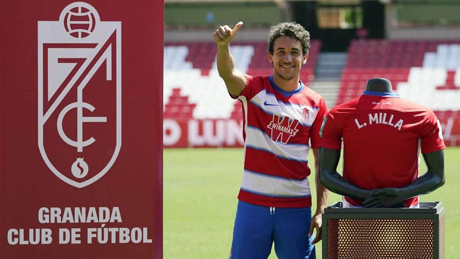 Luis Milla, el día de su presentación con el Granada CF