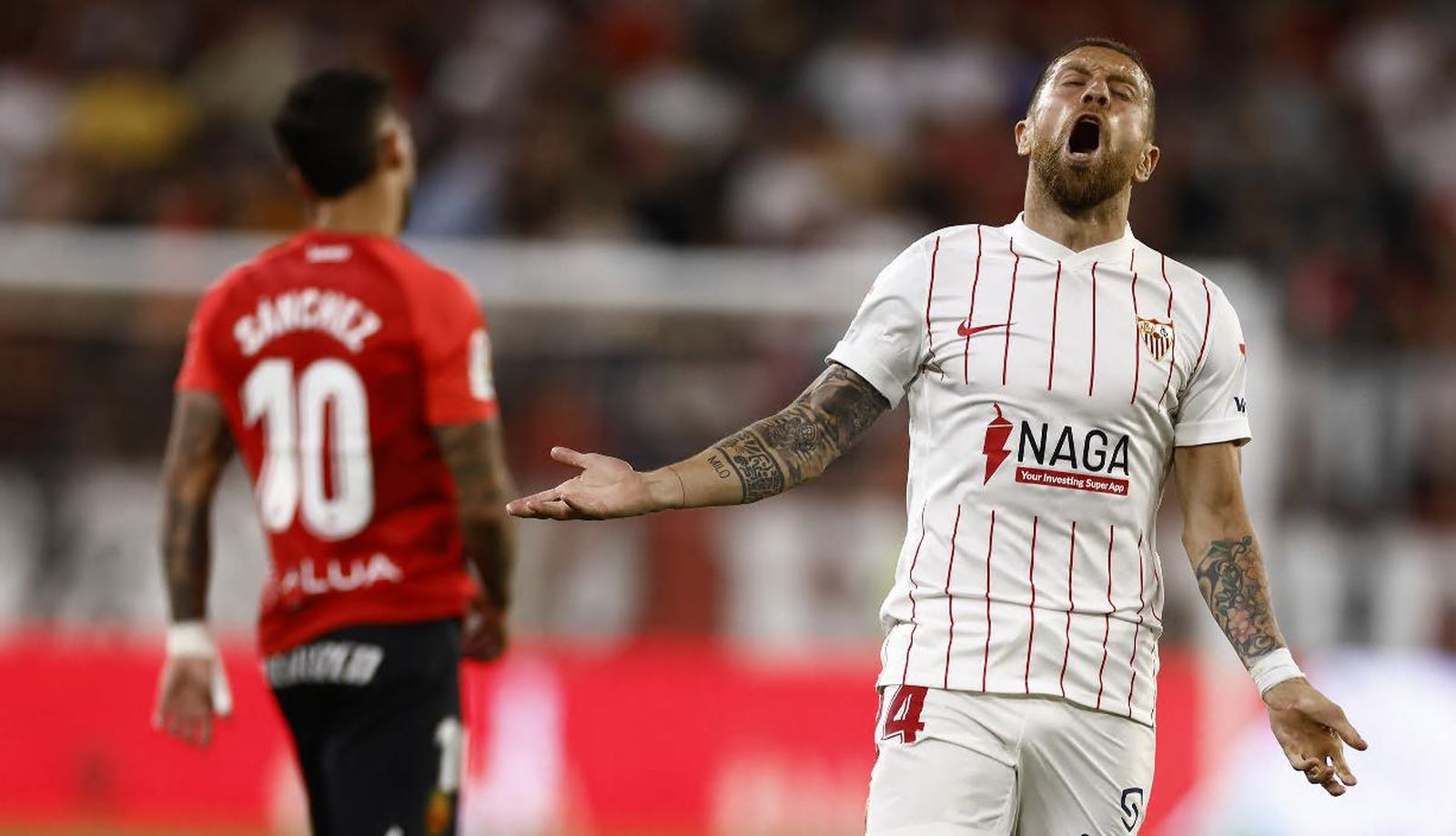 El Papu se lamenta de una ocasión perdida.