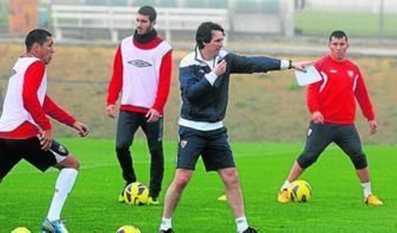 Maduro, incluido entre los descartes, recibe una orden de Unai Emery ante Campaña y Medel, que sí están entre los que entran en los planes.