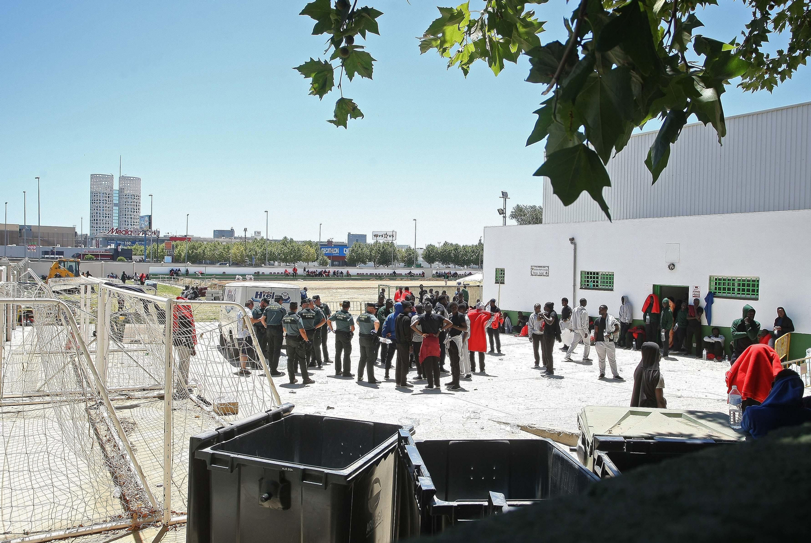 Cientos de migrantes esperan destino acogidos en el Campo de Gibraltar