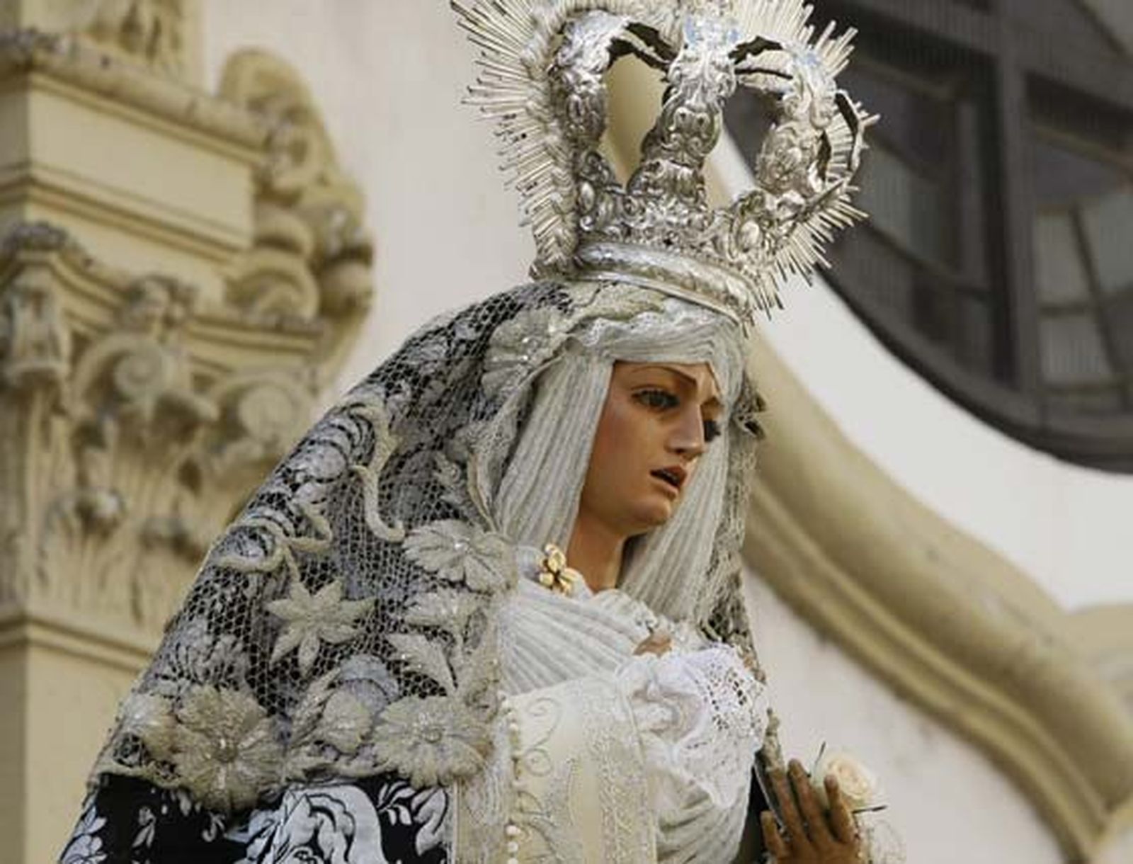 Salida del paso de Jesús Caído y la Virgen de los Desamparados. 

Foto: Julio Gonzalez