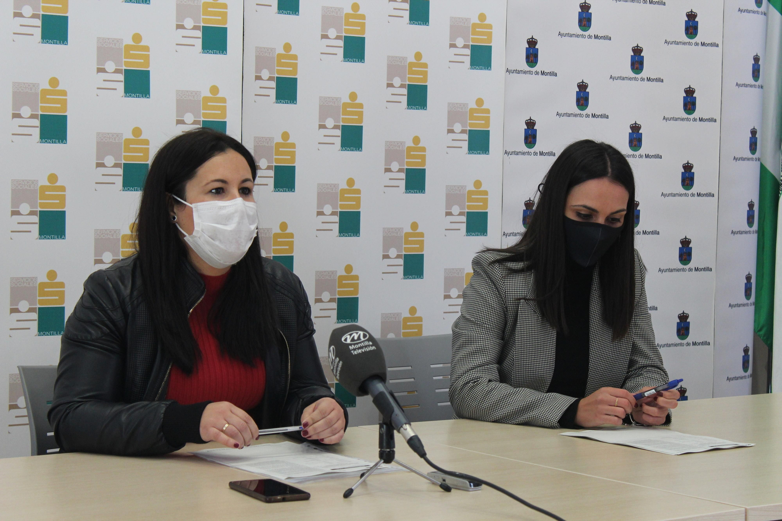 Lola Casado y Rosa Moyano.