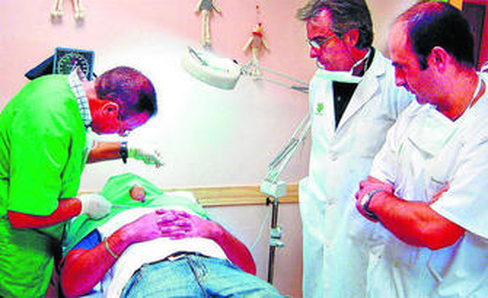 Un paciente es sometido a una cirugía menor.