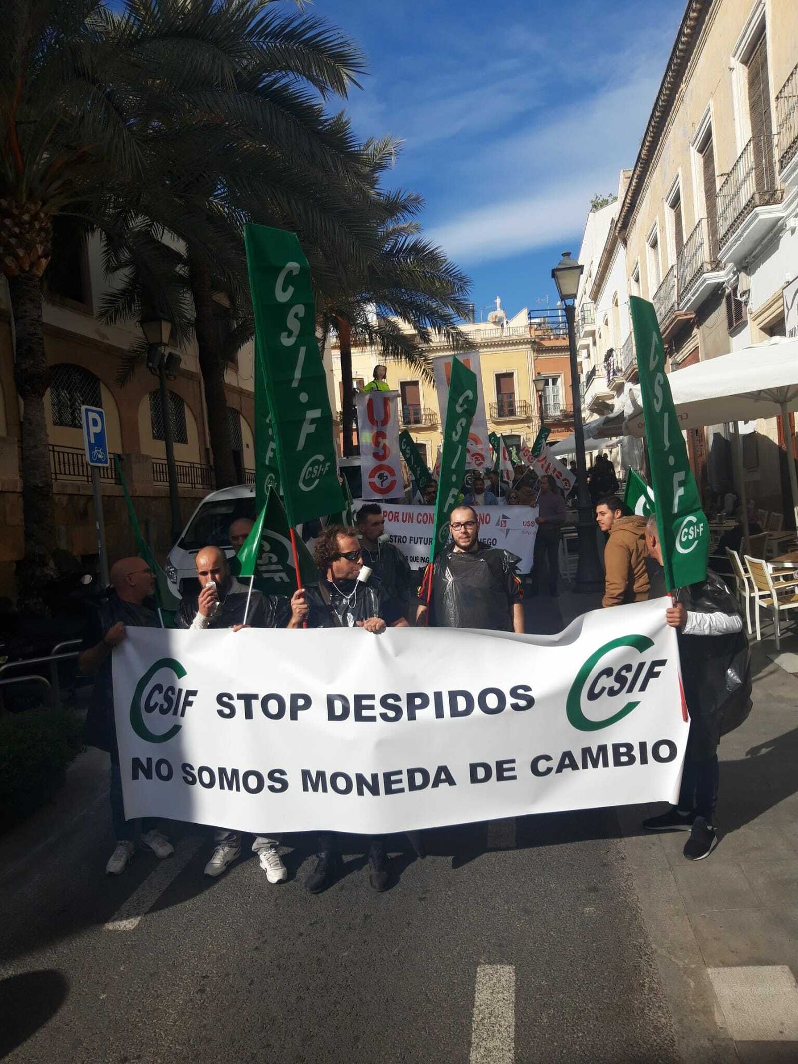 Los trabajadores al inicio de la marcha, en la calle Mariana