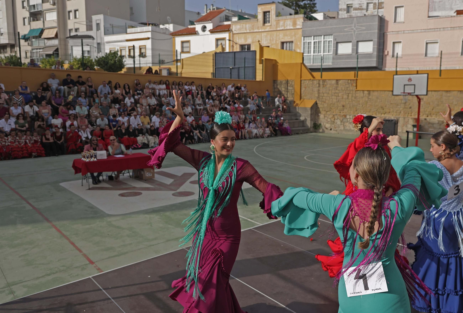 Fotos del I concurso de sevillanas 'Entre Volantes' en Algeciras