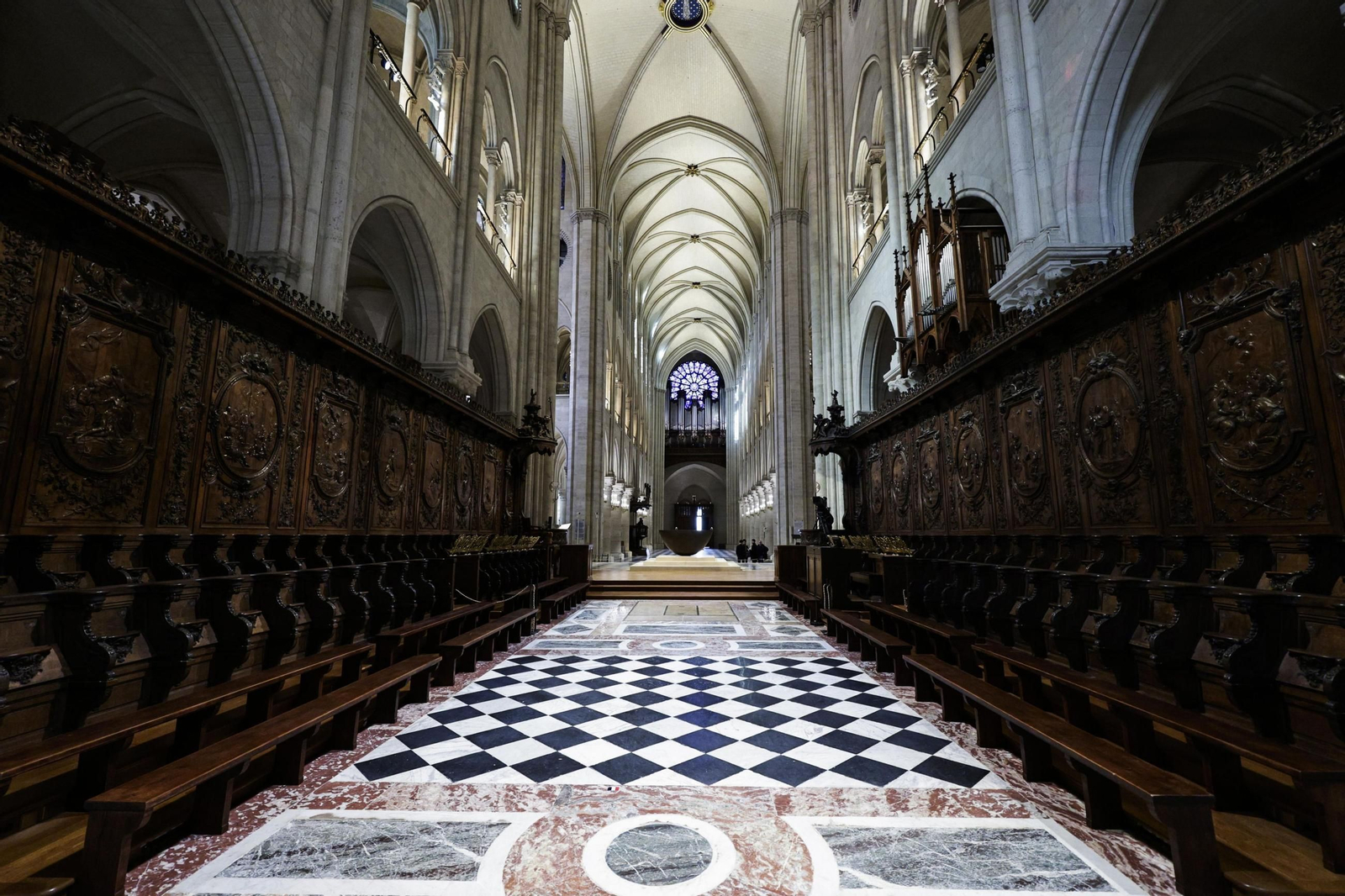 Así es el nuevo interior de Notre Dame tras la restauración Así es el nuevo interior de Notre Dame tras la restauración