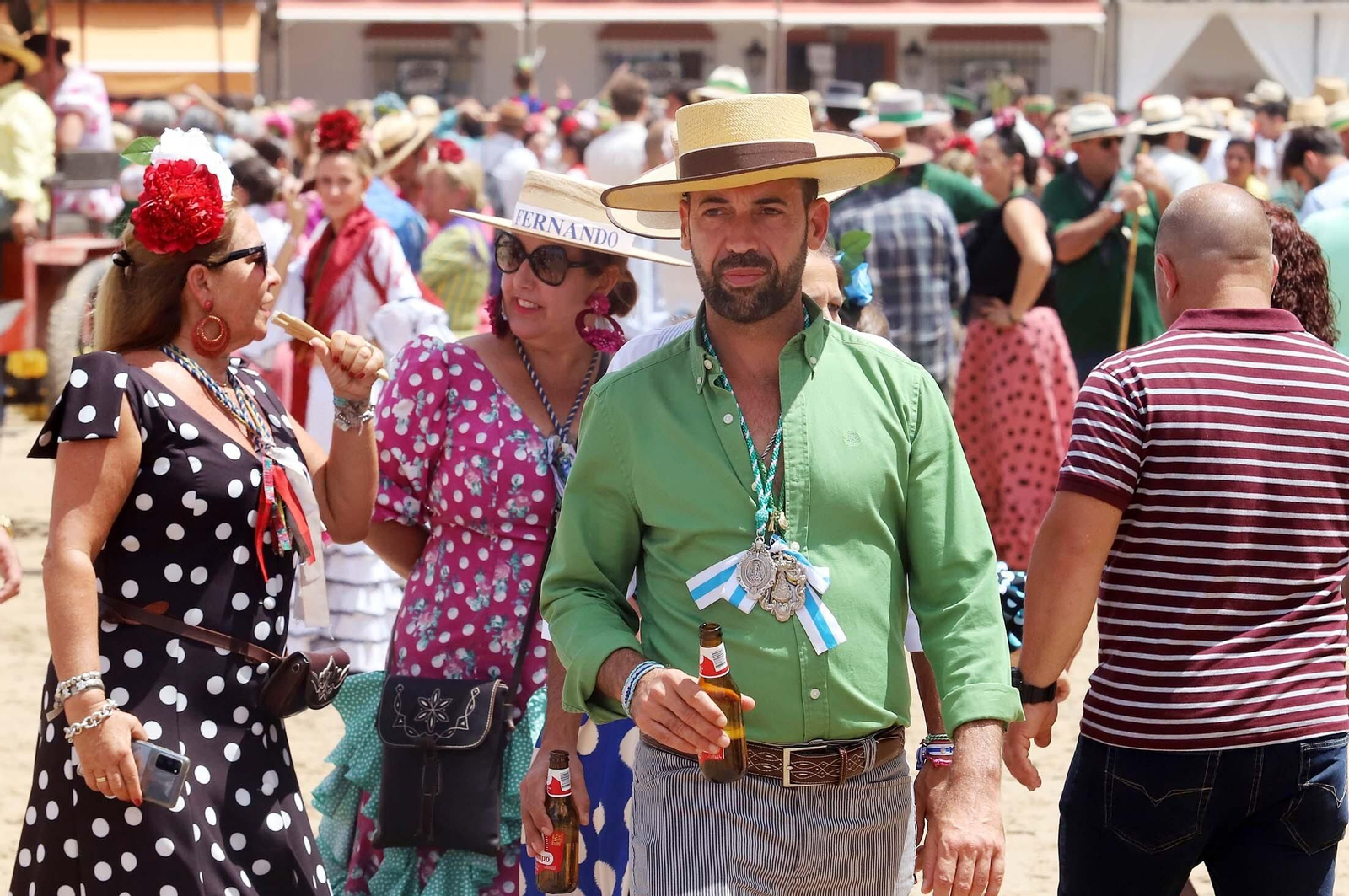 Imágenes del ambiente El Rocío y en Casas de Hermandades