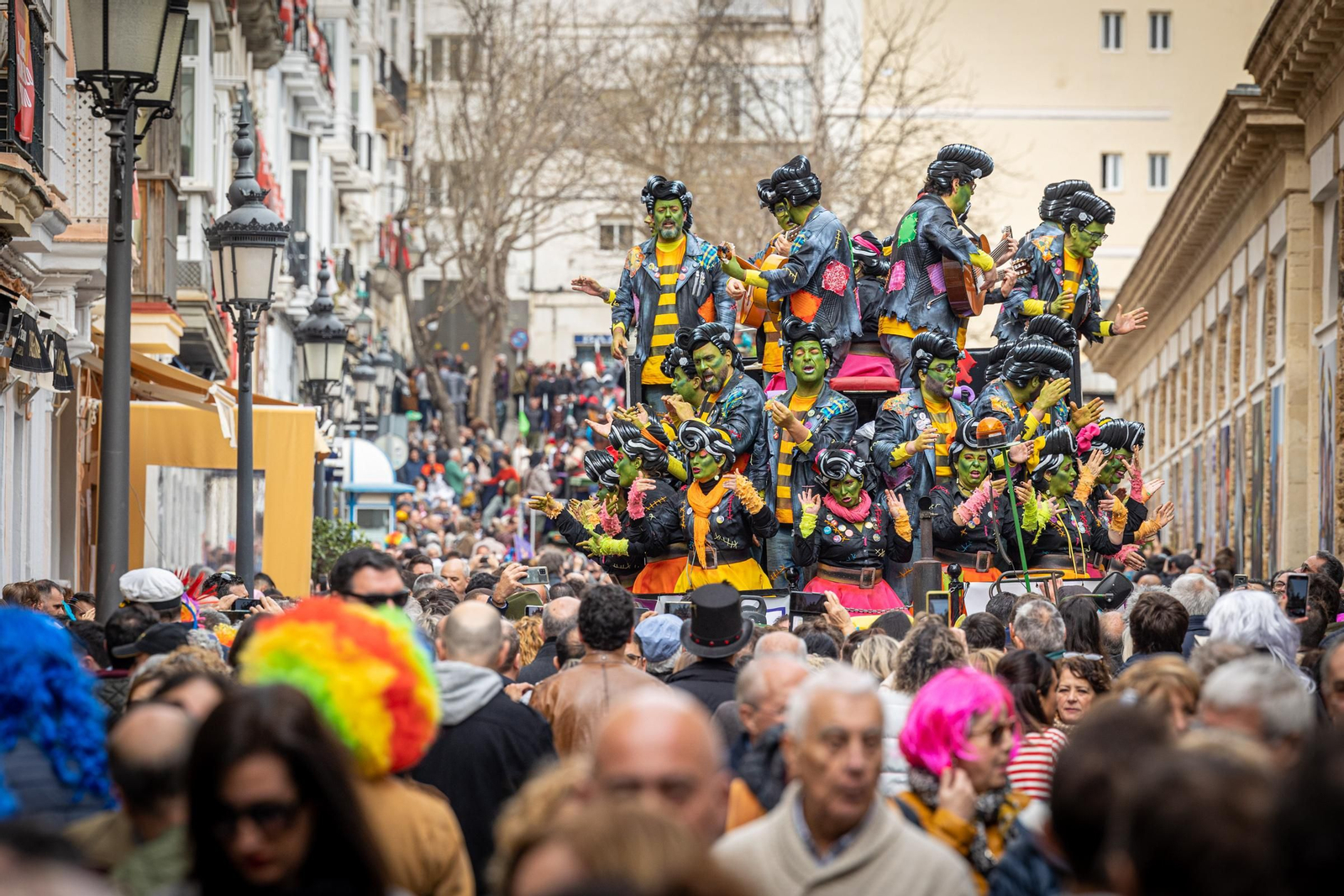 Imágenes del lunes de coros e ilegales del Carnaval de Cádiz 2023