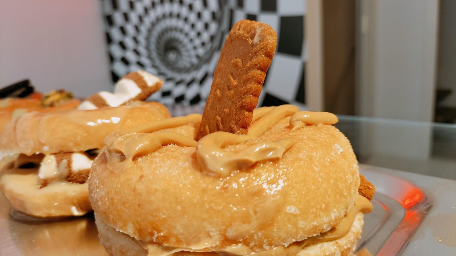 Rosquilla con relleno de galleta Lotus Rosquilla con relleno de galleta Lotus