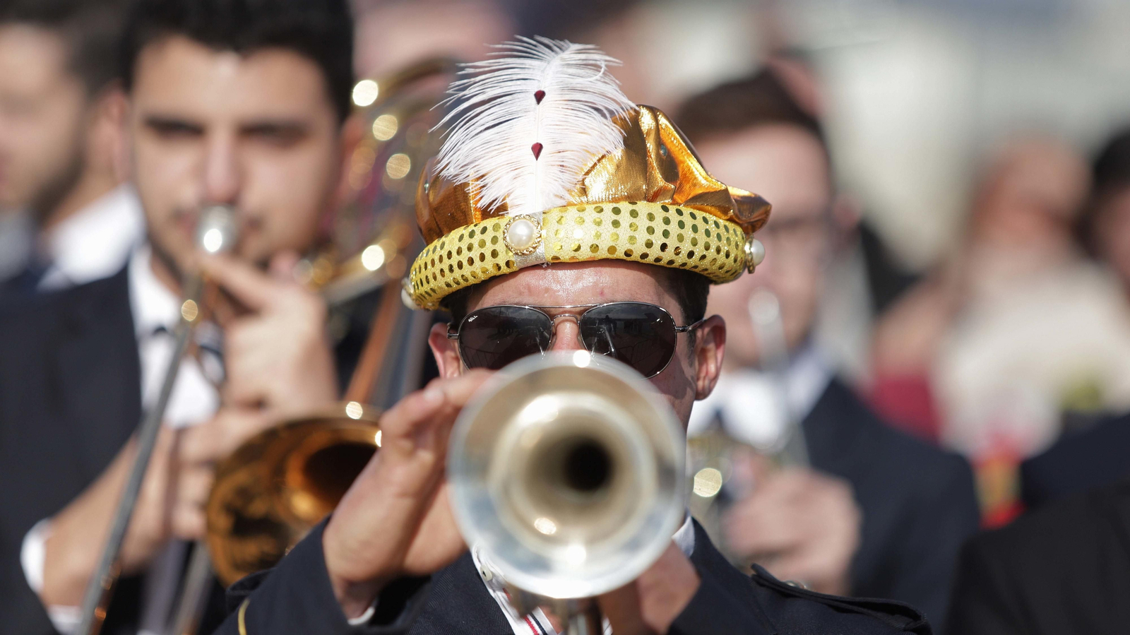 Imágenes del arrastre de latas en Algeciras