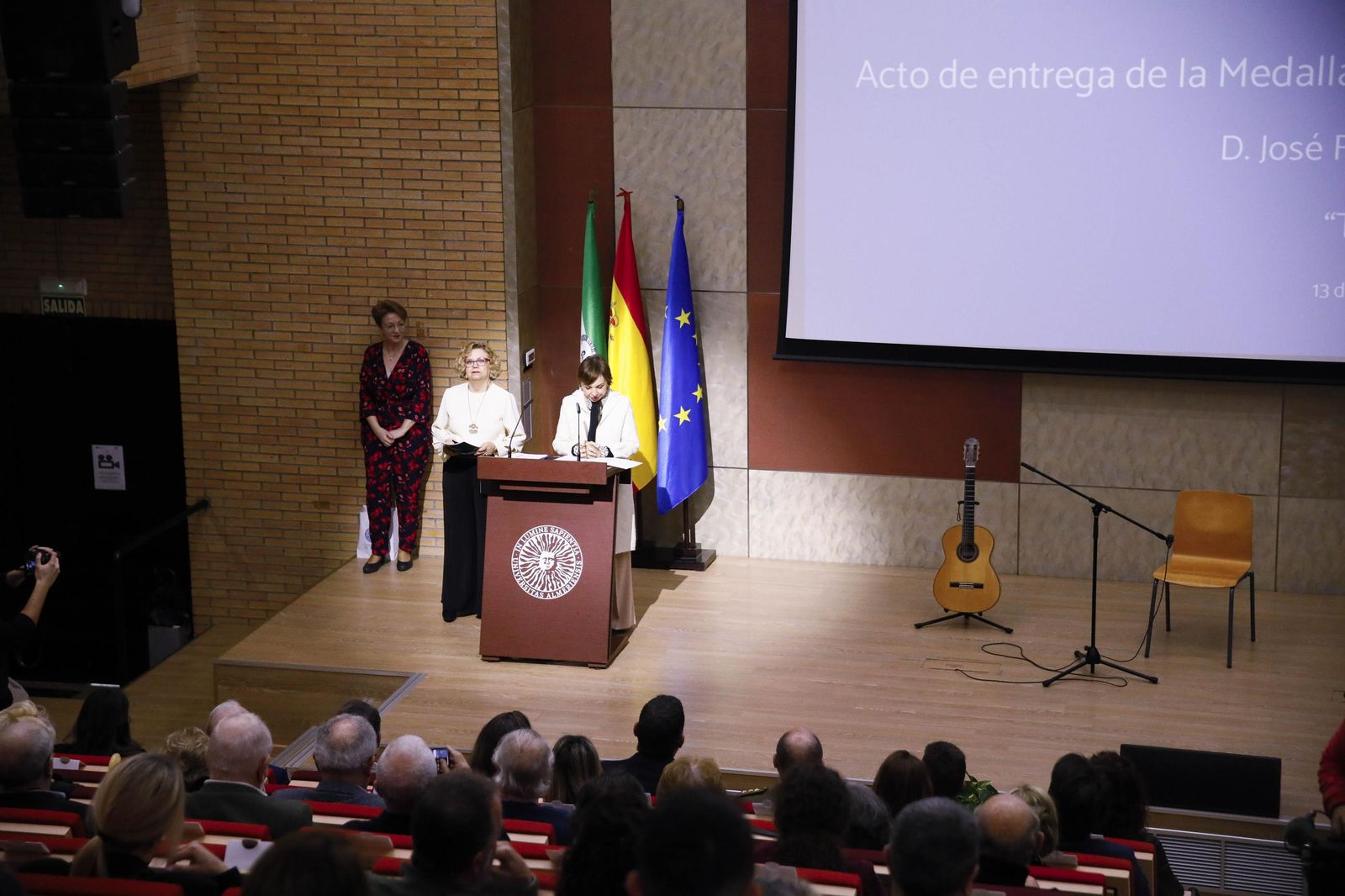 Las imágenes del acto de entrega de la Medalla de Oro a José Fernández Torres Tomatito, en la Universidad de Almería