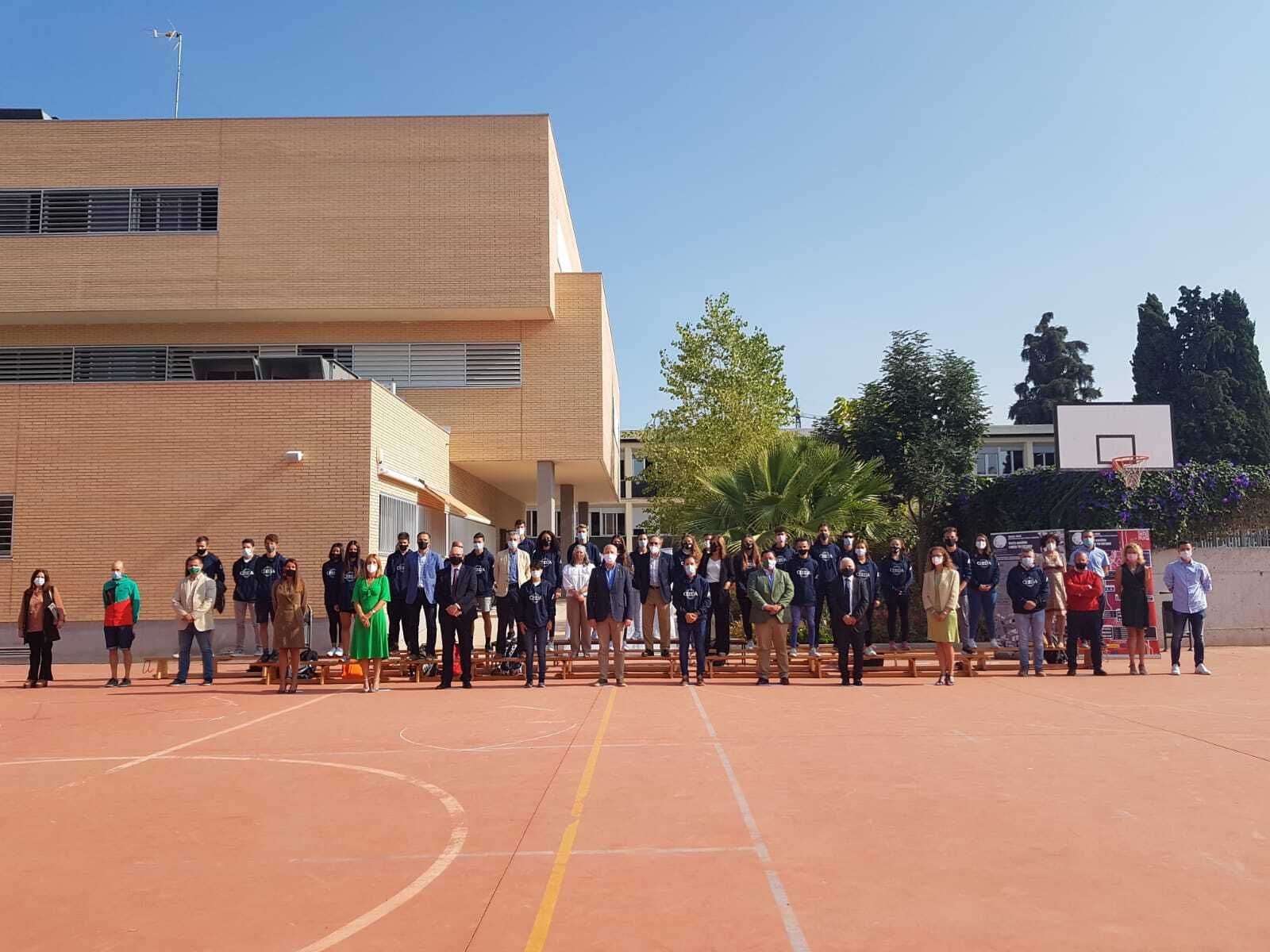 Imbroda, en el IES Hermegildo Laz