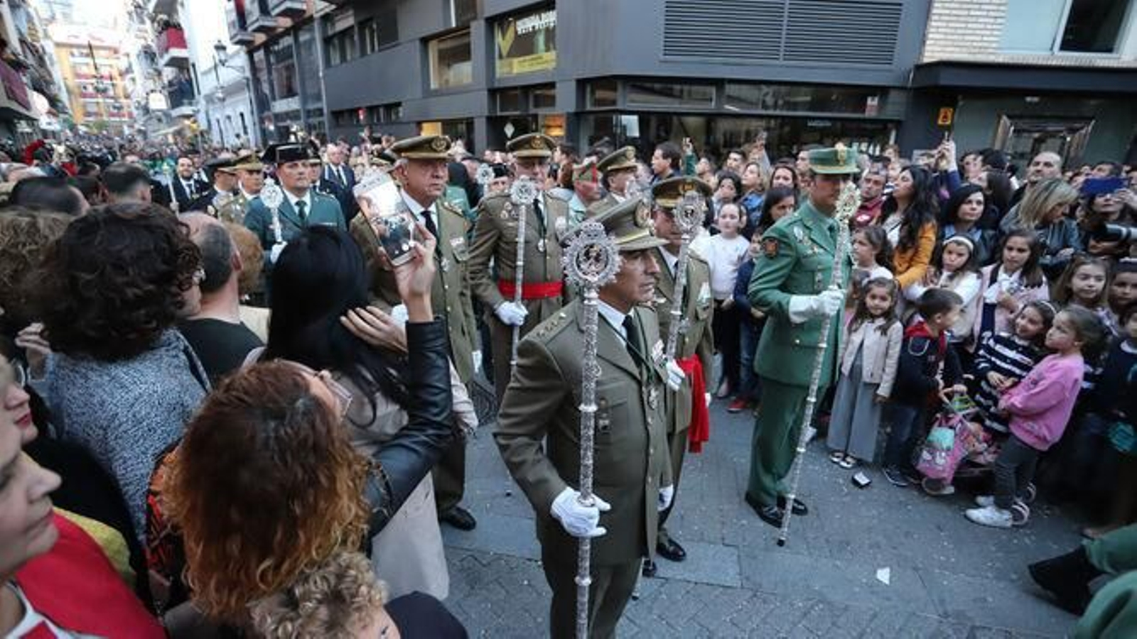 Así fue la procesión del Cristo de la Vera+Cruz acompañado por la Legión en el año 2019
