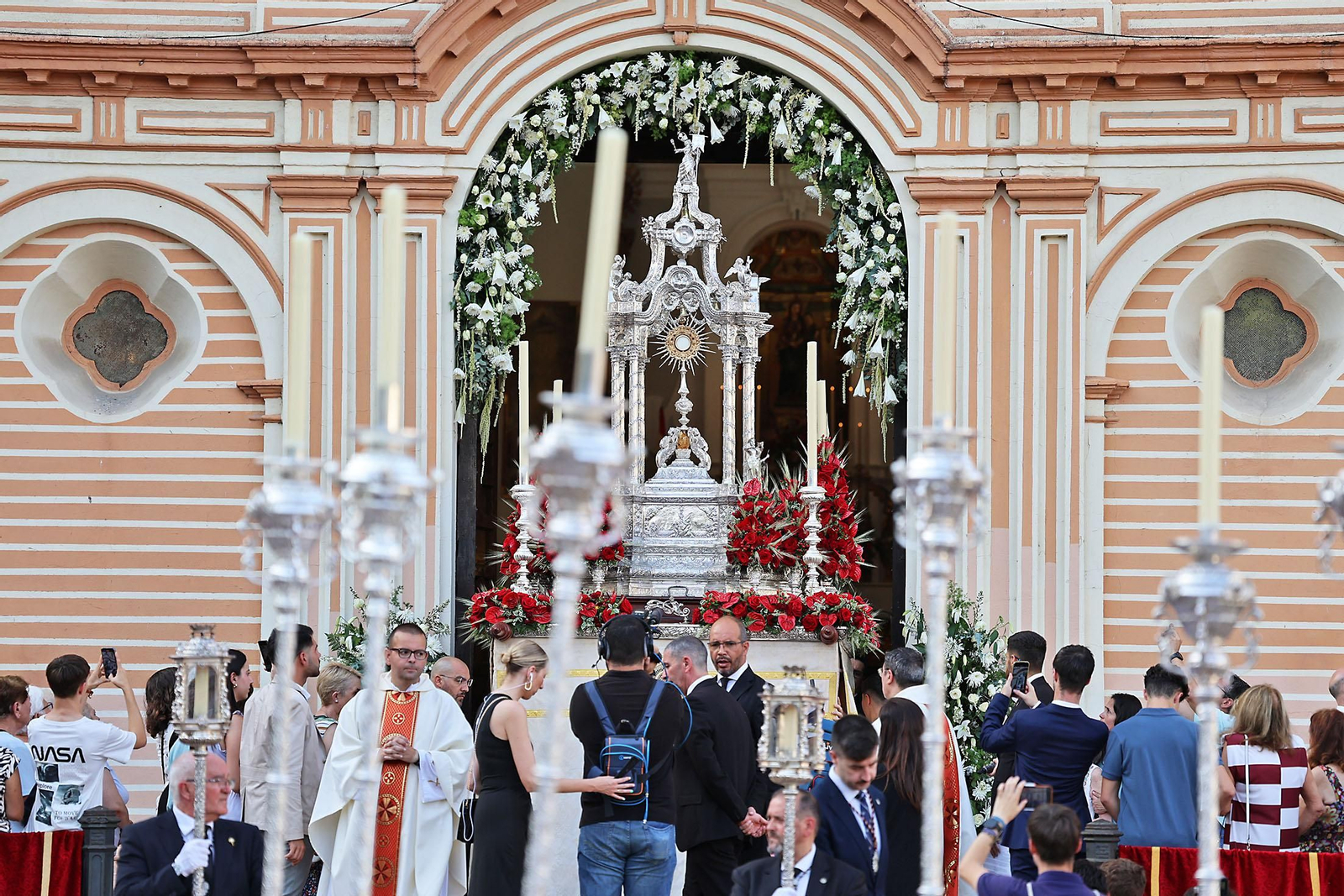 Imágenes de la procesión del Corpus Christi por las calles de Huelva