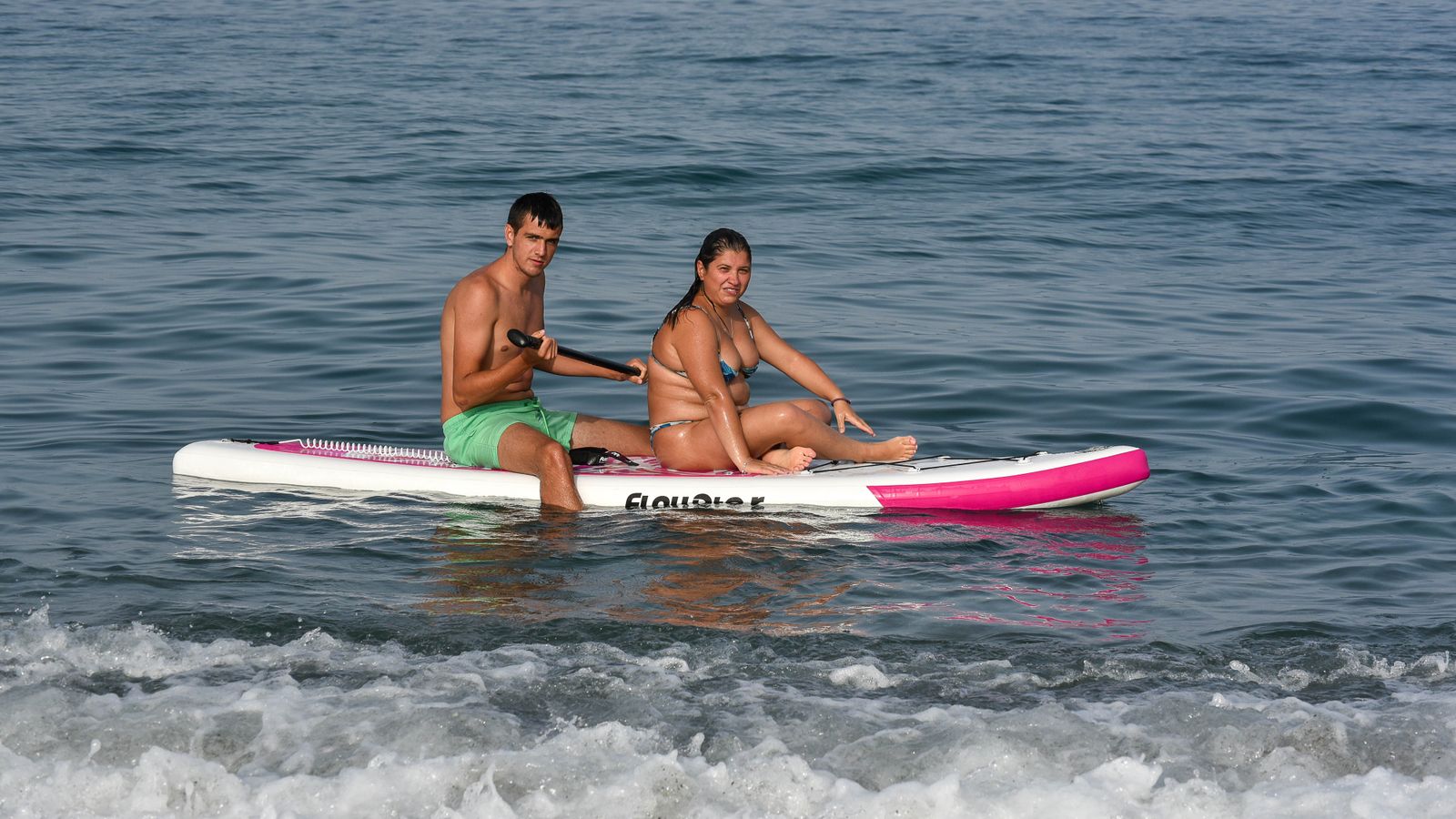 Las fotos de la tarde de playa en familia en La Línea