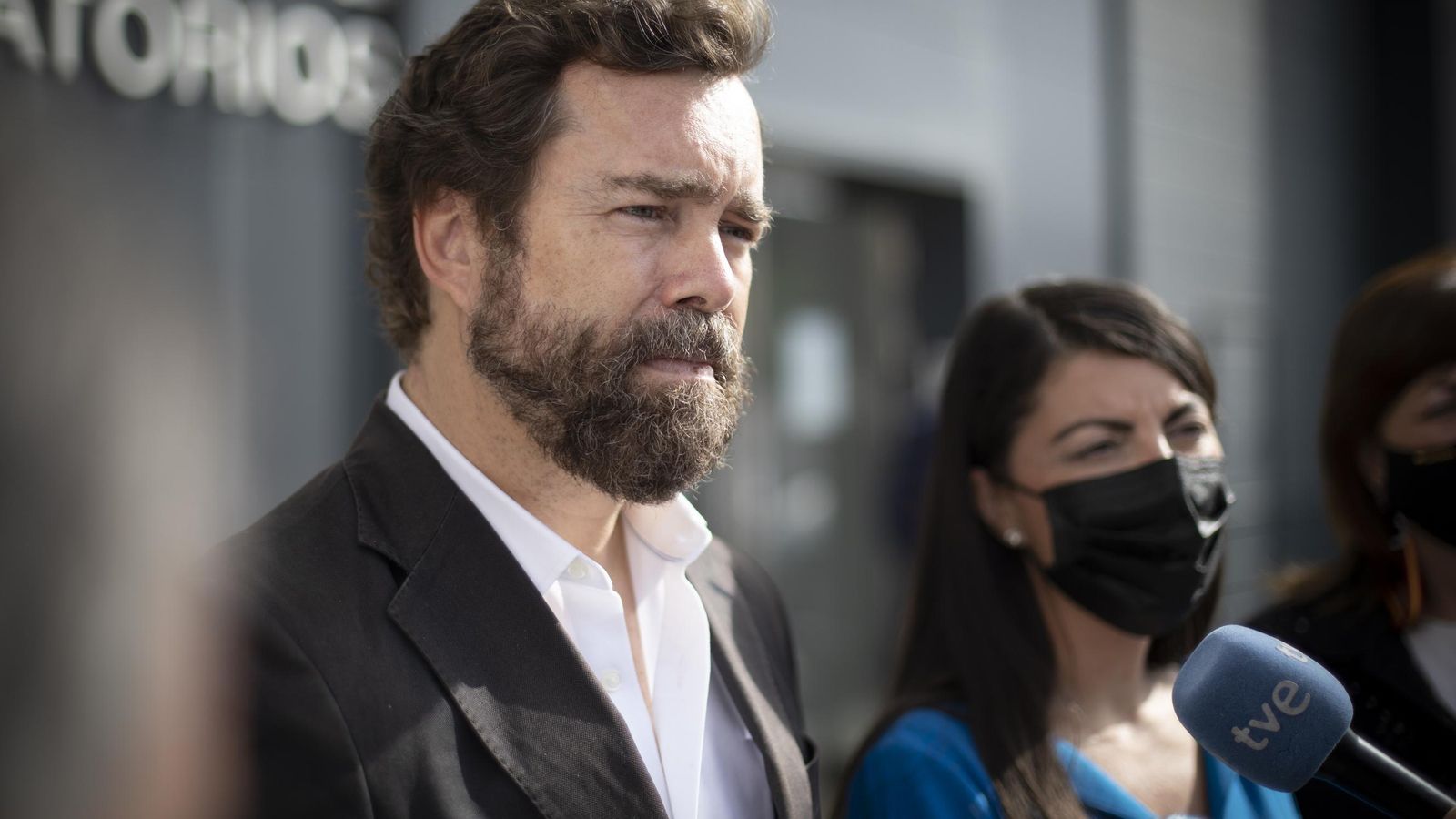 Espinosa de los Monteros y Macarena Olona durante una visita a Granada en 2021.