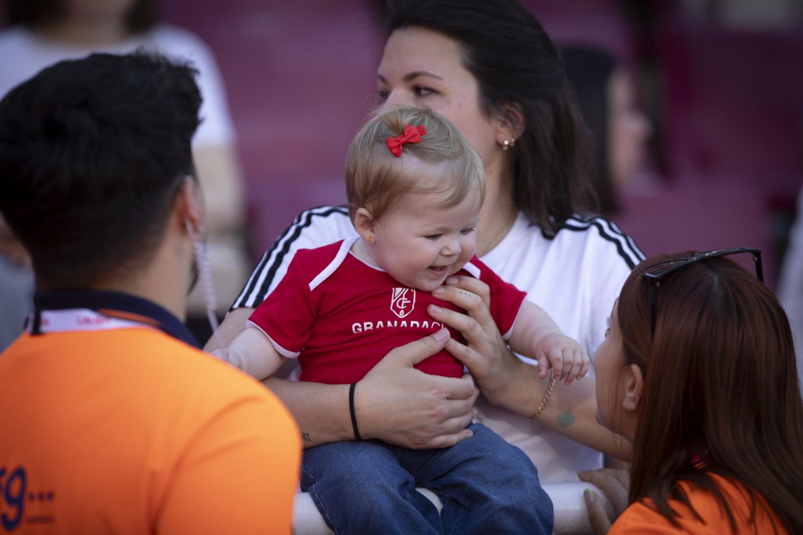 Encuéntrate en la grada de Los Cármenes en el Granada-Castellón