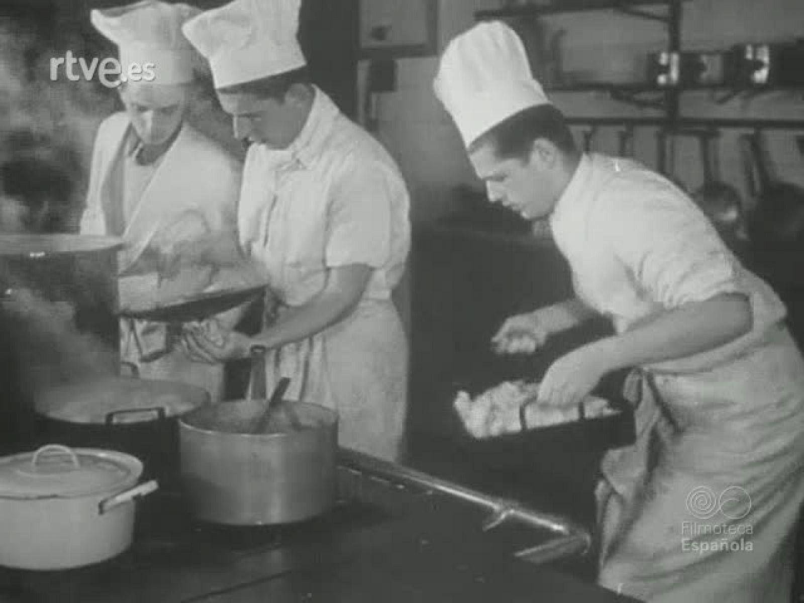 Una escuela de cocina belga en una de las informaciones del NO-DO en los años 40