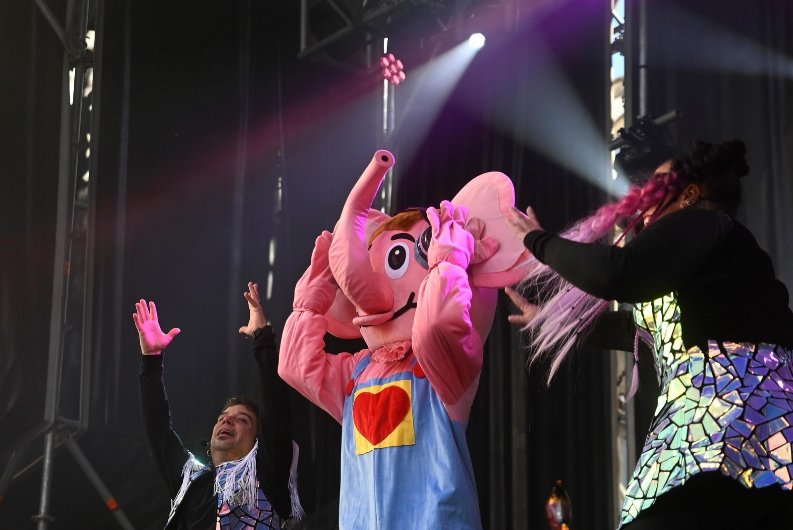 Los niños de Córdoba despiden 2024 con una fiesta infantil y campanadas en las Tendillas, en imágenes