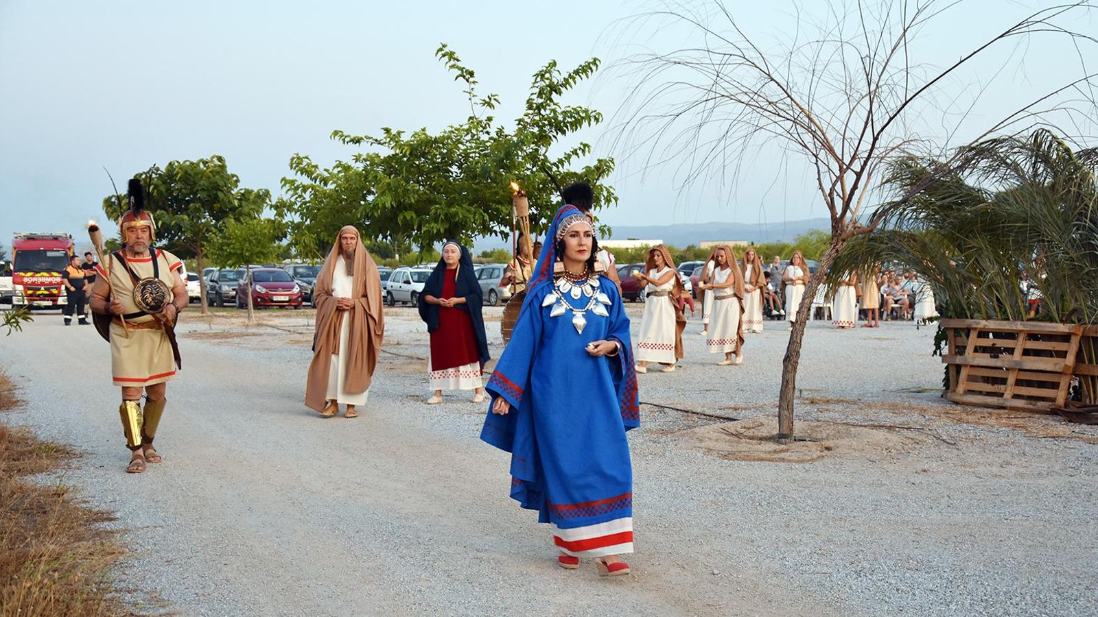 Después de las 20:30 horas partía el tradicional Desfile Íbero con la Dama como gran protagonista