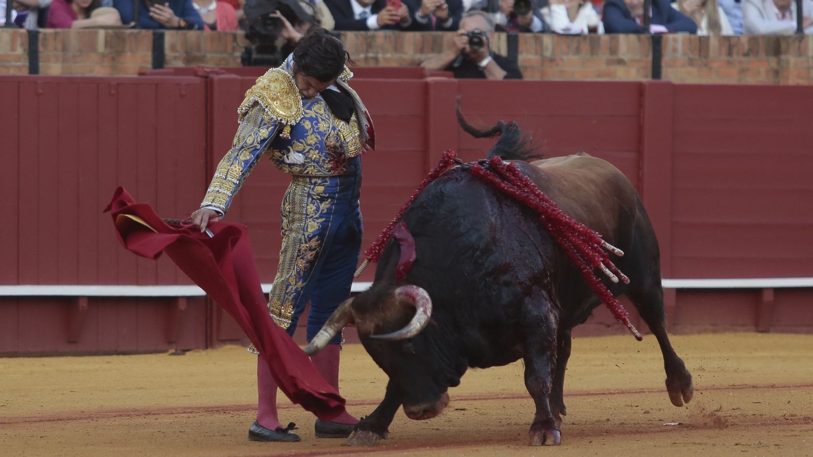 Las imágenes de la corrida del lunes de Feria