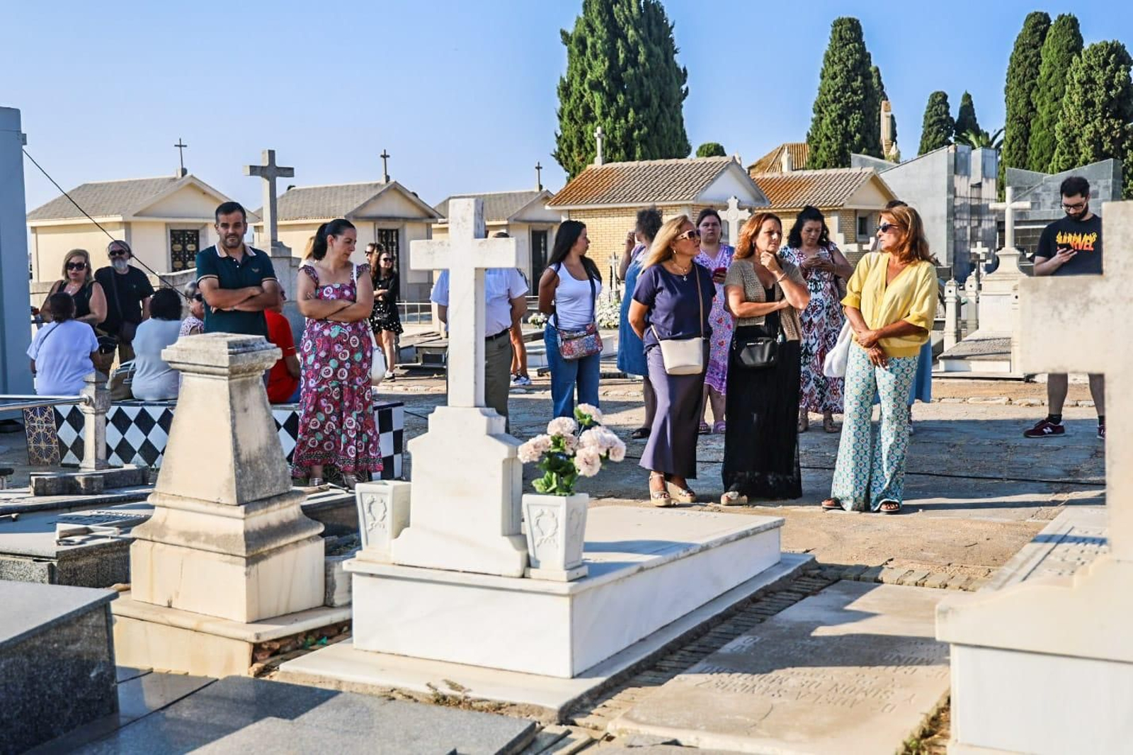 Autorizan los trabajos de exhumación en el cementerio de La Soledad para esclarecer casos de posibles bebés robados.