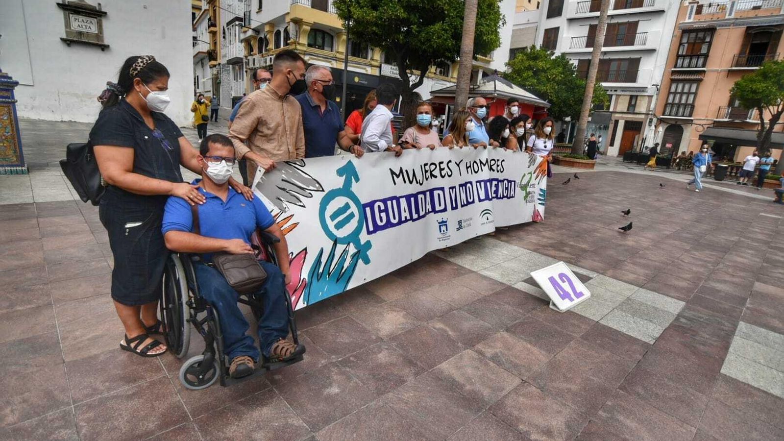 Concentración contra la violencia machista en la Plaza Alta de Algeciras