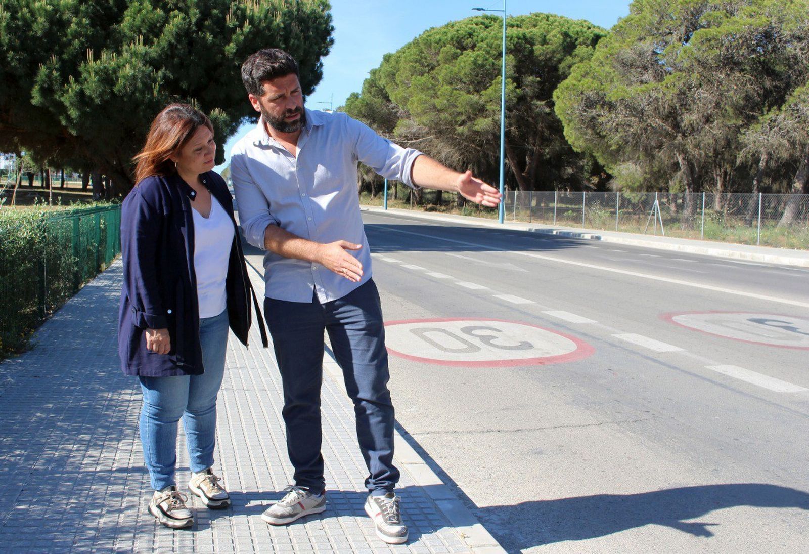 IU apuesta por la creación de carriles exclusivos para los autobuses para evitar el tráfico.