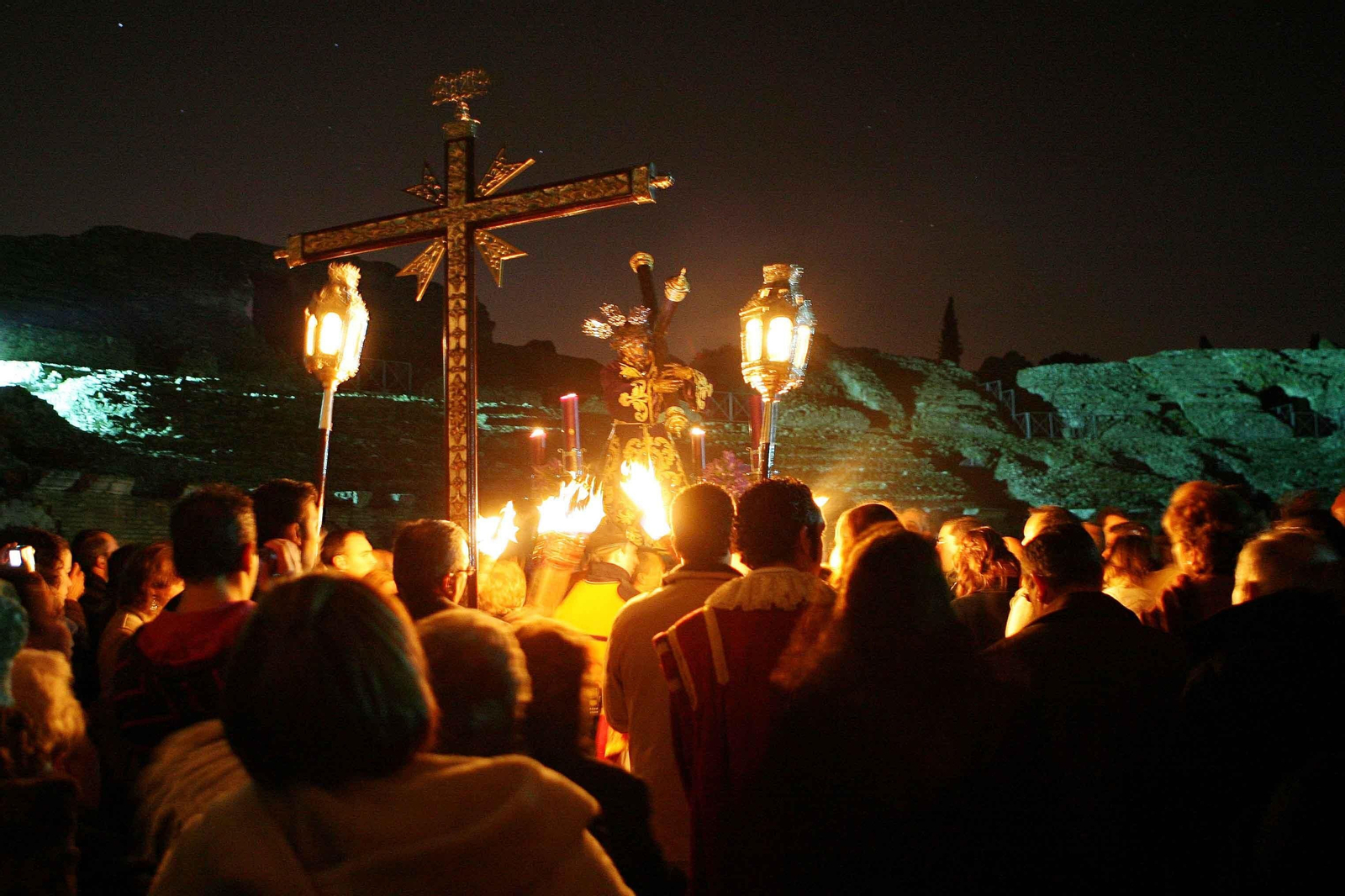 Via  Crucis de Nuestro Padre Jesús Nazareno en el asentamiento de Itálica en una edición anterior.