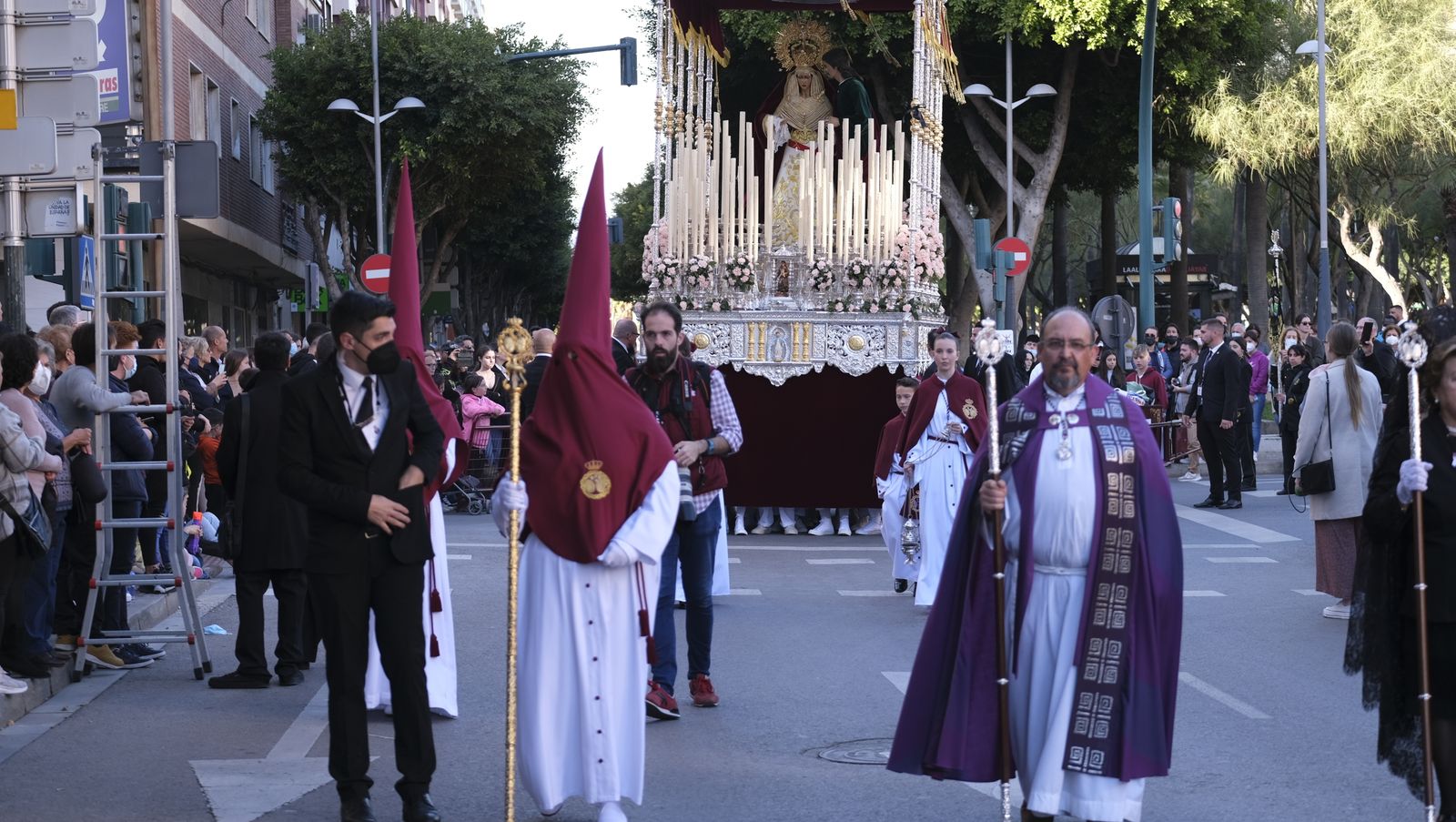 Fotogalería de la procesión de Coronación. Semana Santa Almería 2022.