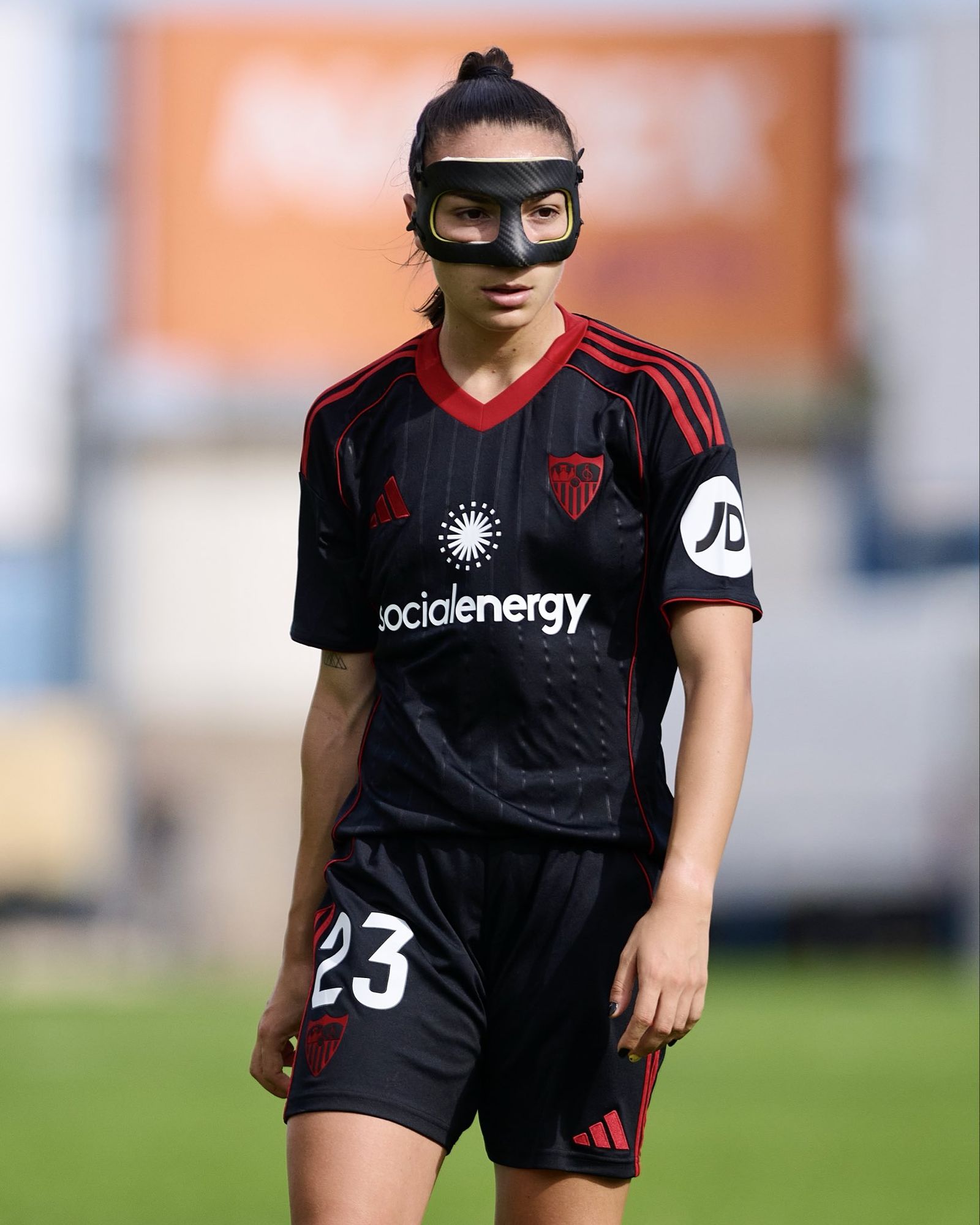 Inma Gabarro jugó con una máscara protectora.