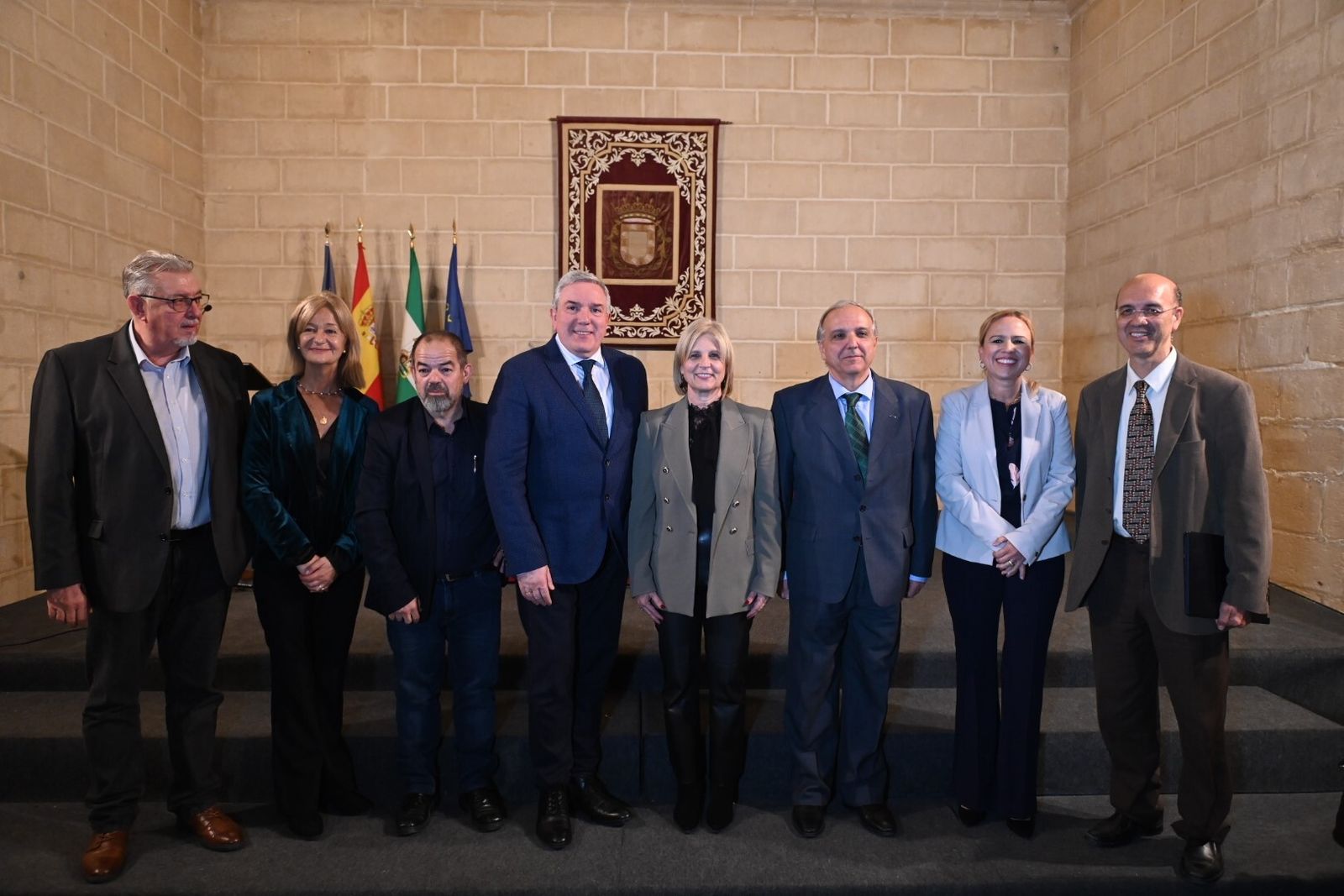 La alcaldesa de Jerez, María José García-Pelayo, con miembros de la comunidad evangélica española
