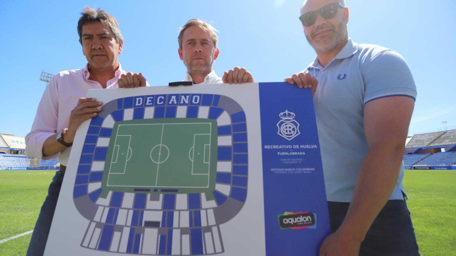 Manolo Zambrano, David Mallada y Jairo Suárez presentan el mosaico.