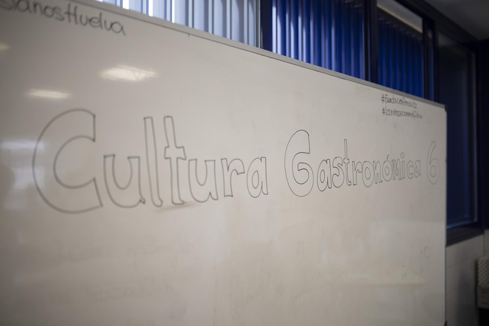 Imágenes del desayuno en el colegio Salesianos en el marco del proyecto de la Fundación Prenauta por el chef  Xanty Elías