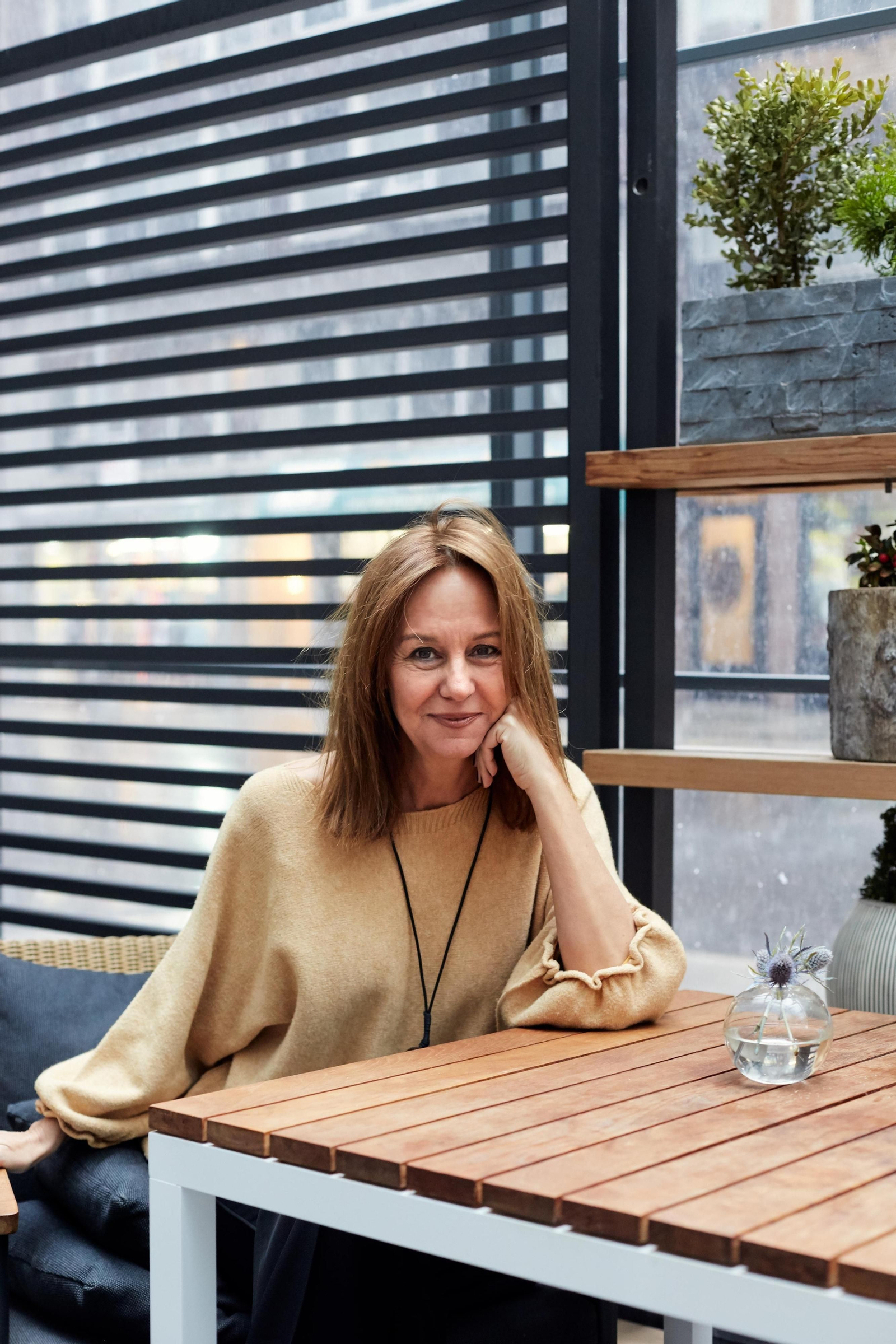 María Dueñas regresa con 'Sira'.