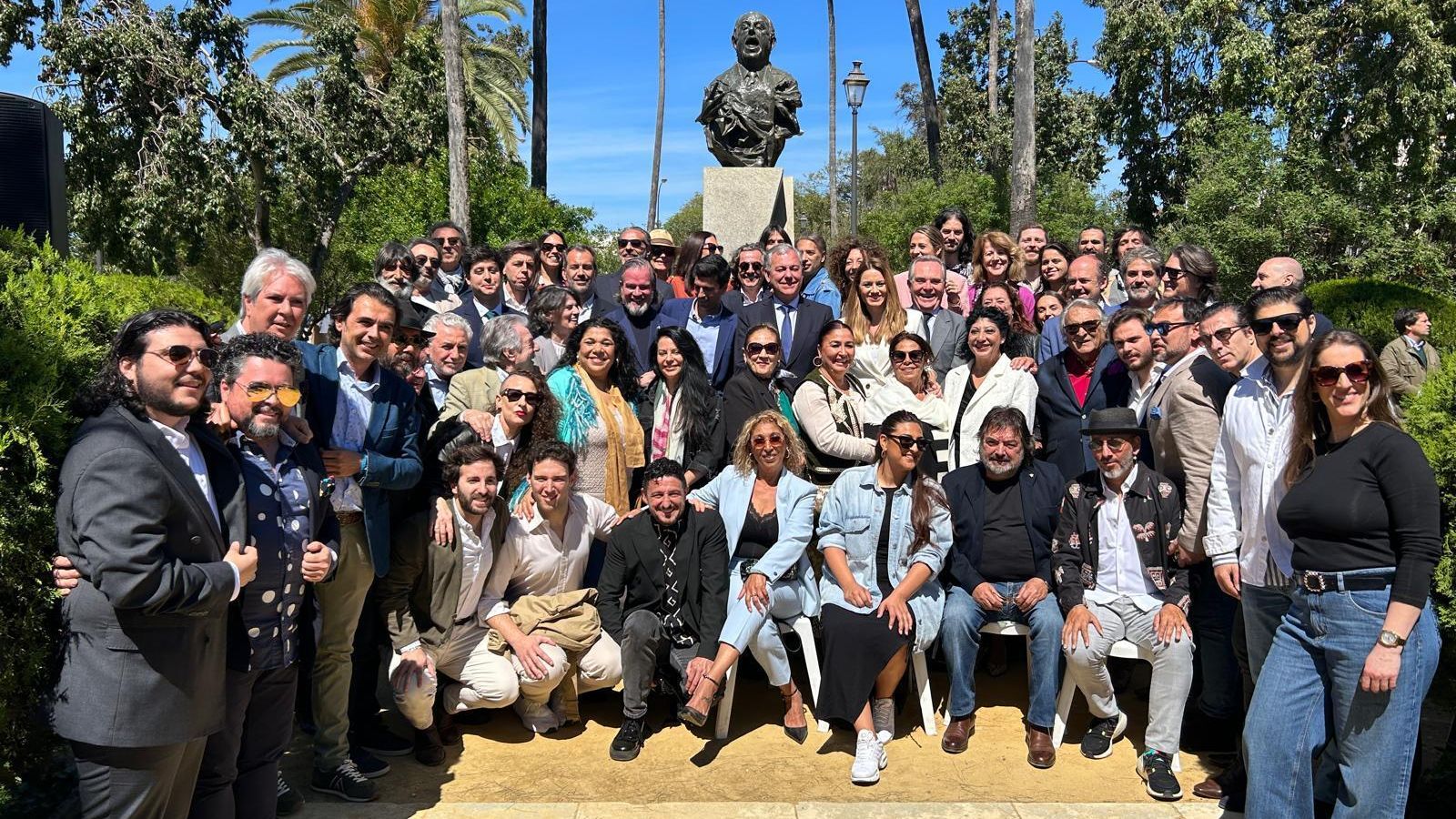 Los artistas de la Bienal posan tras la presentación. Los artistas de la Bienal posan tras la presentación.