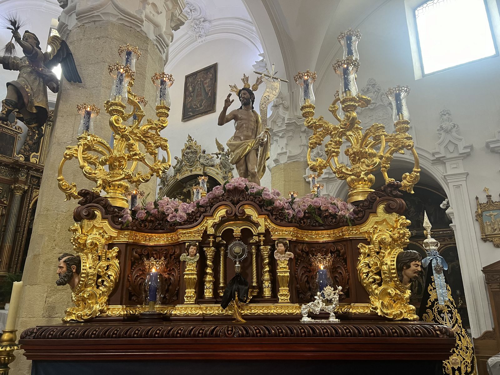 Domingo de Resurrección en Priego de Córdoba: la lluvia deja en su templo a la hermandad de la Cabeza y el Resucitado