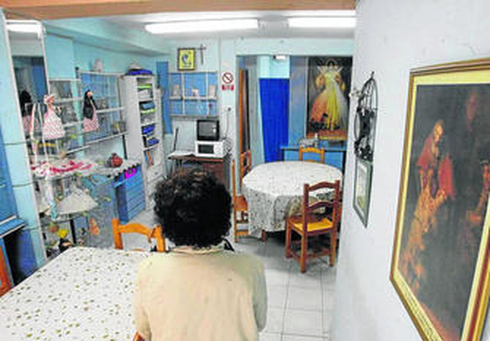 Una mujer, en el centro social Al-Hadra, donde se imparten charlas y cursos de formación.