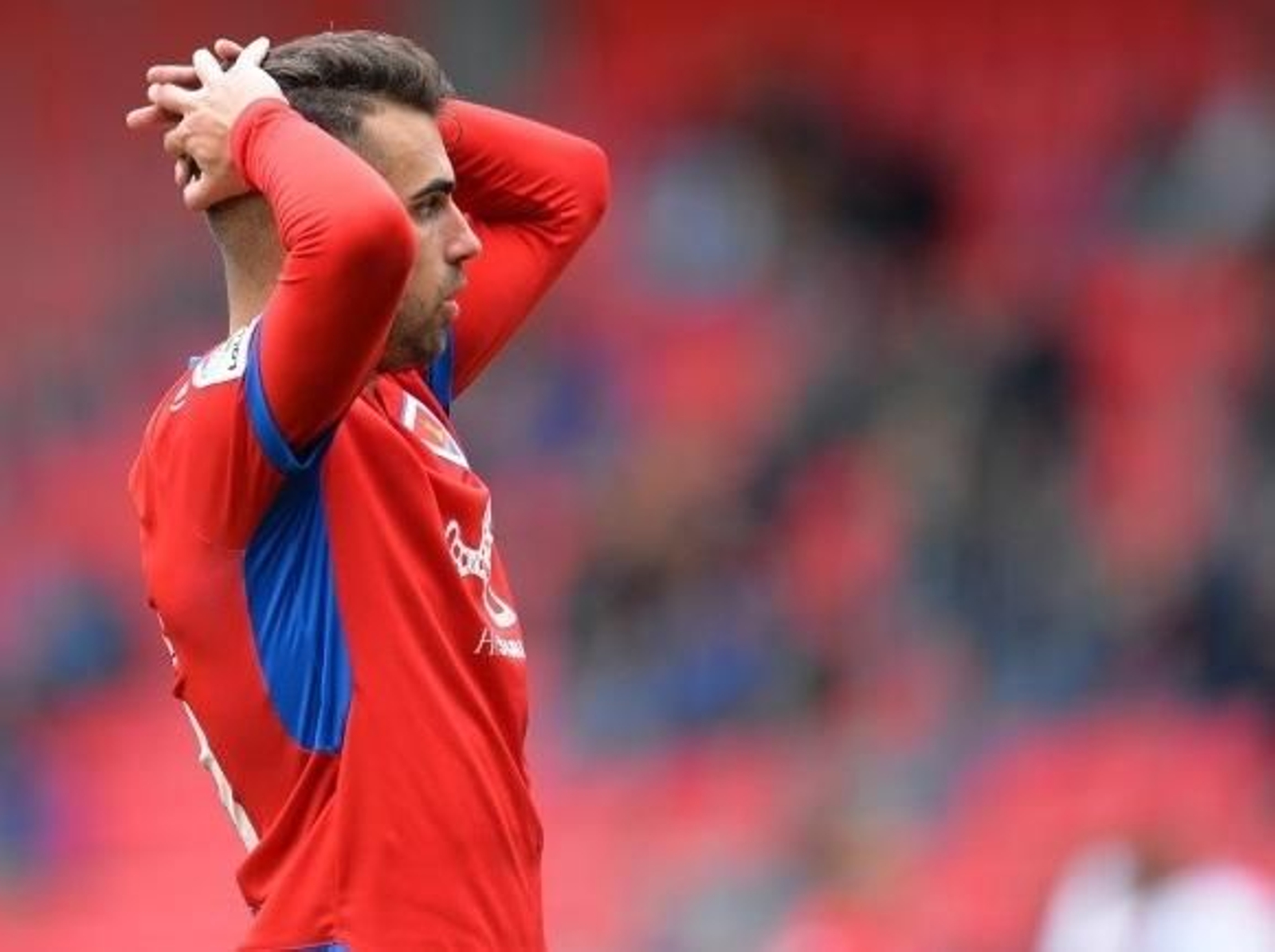 Alain Oyarzun se lamenta en un partido con el Numancia.