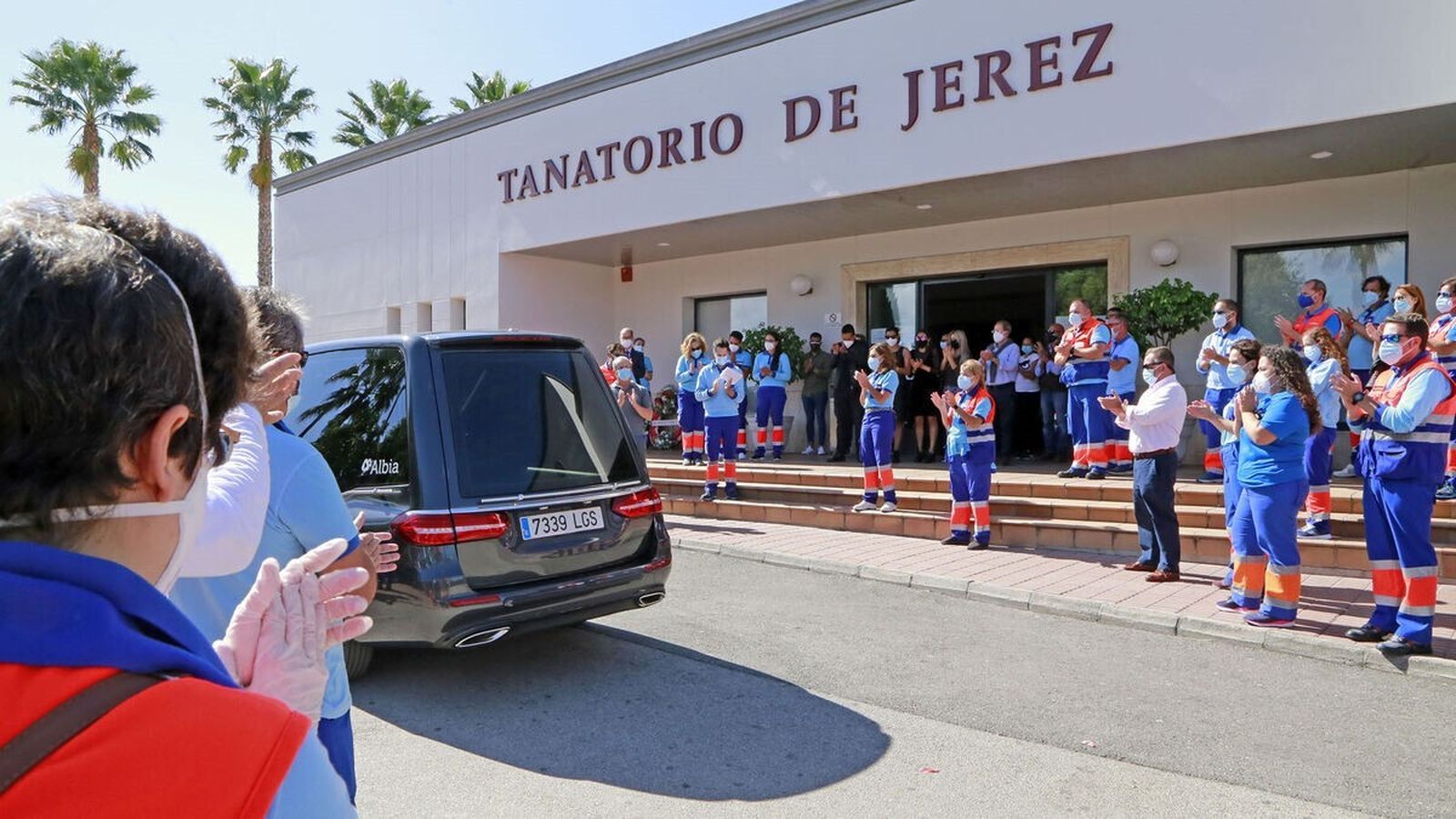 Despedida de Óscar Jaime Velázquez, primer médico del hospital de Jerez que murió por coronavirus.