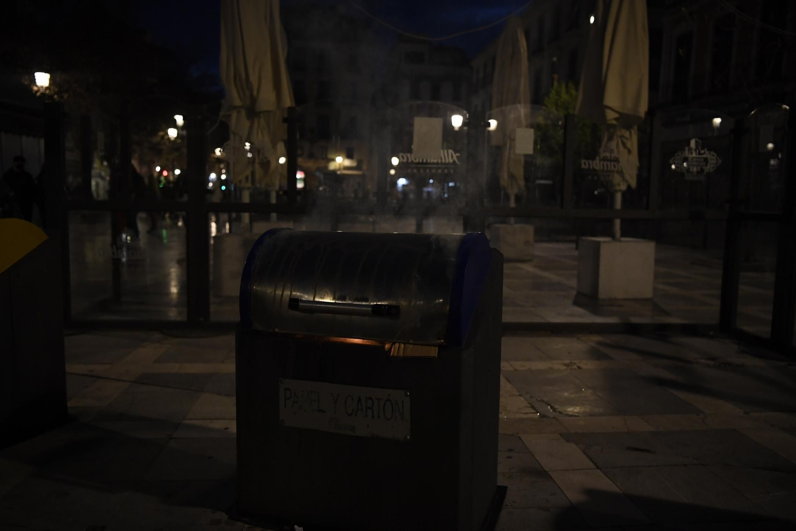 Fotos: disturbios y altercados entre manifestantes y la Policía en Granada