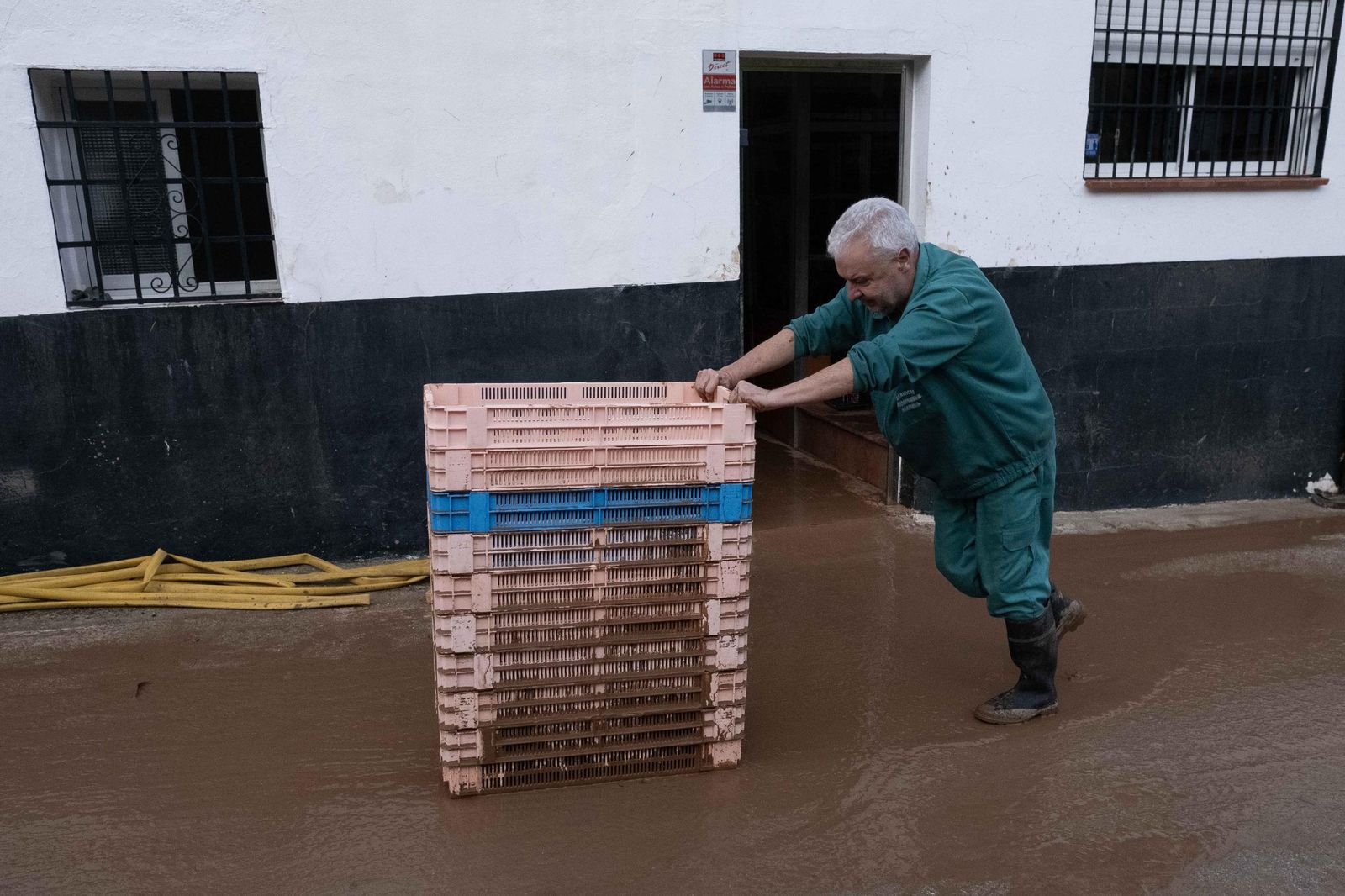 Riada de lodo y piedras en Jimera de Líbar, en fotos
