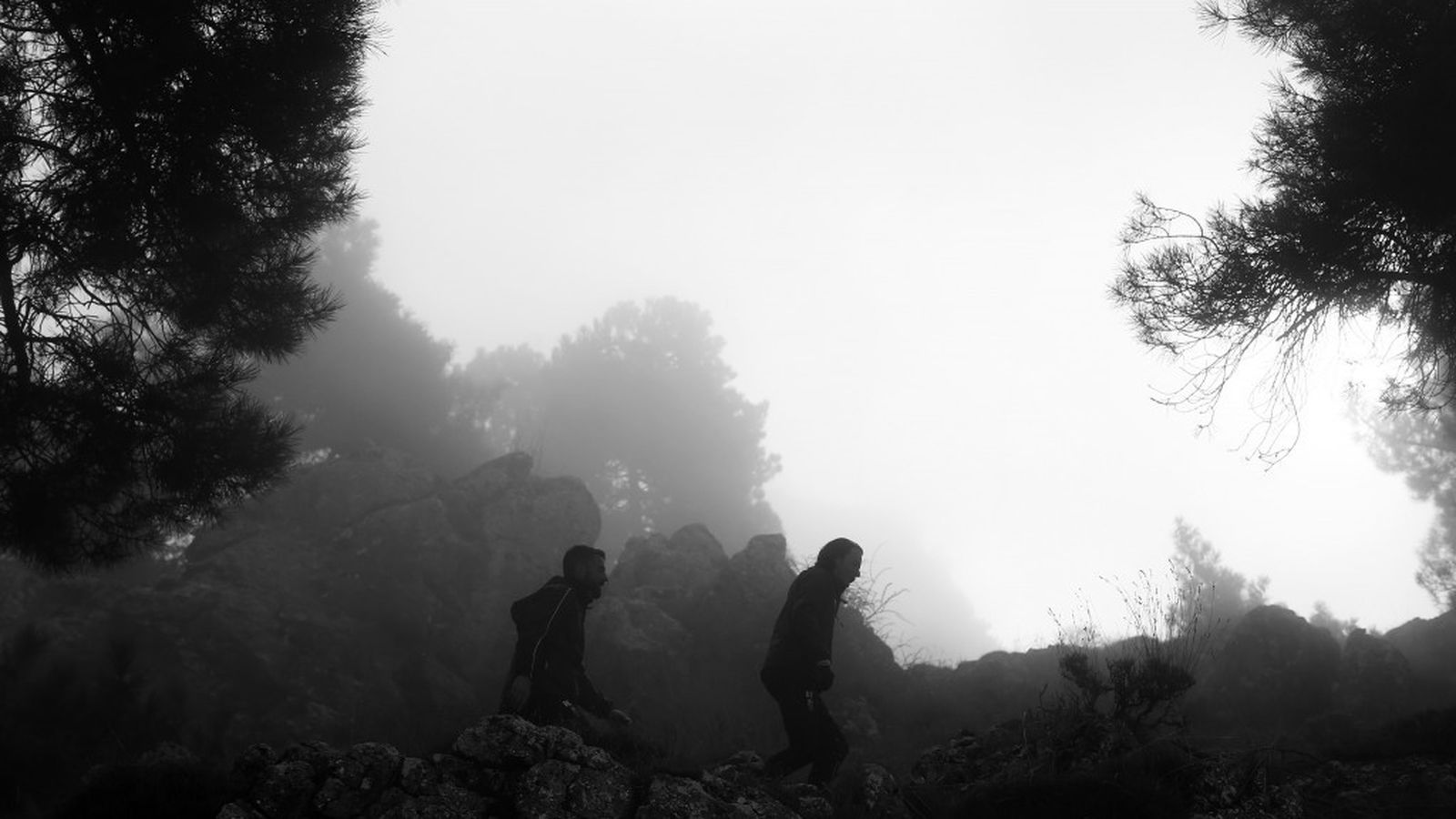 La niebla acompañó a los jugadores en la Siera de Huétor