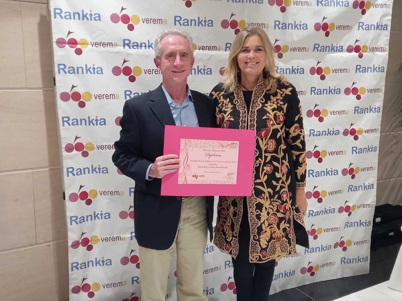 Agustín Benjumeda y Brita Hektoen recogieron la Medalla de Plata de los prestigiosos Premios Verema  2022.