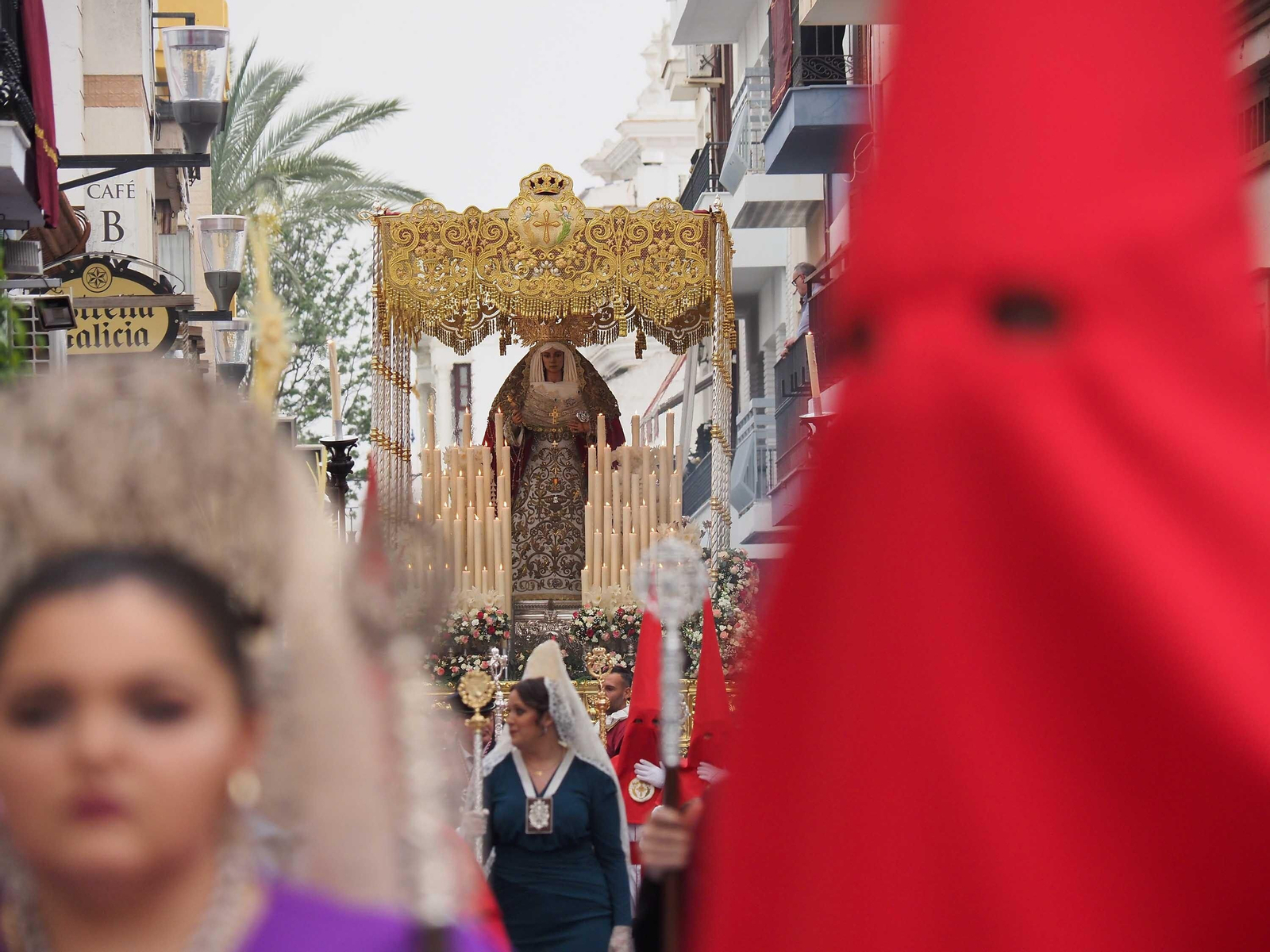 Las mejores imágenes de 'La Mulita' en Isla Cristina, única procesión en la tarde del Domingo de Ramos en la costa onubense
