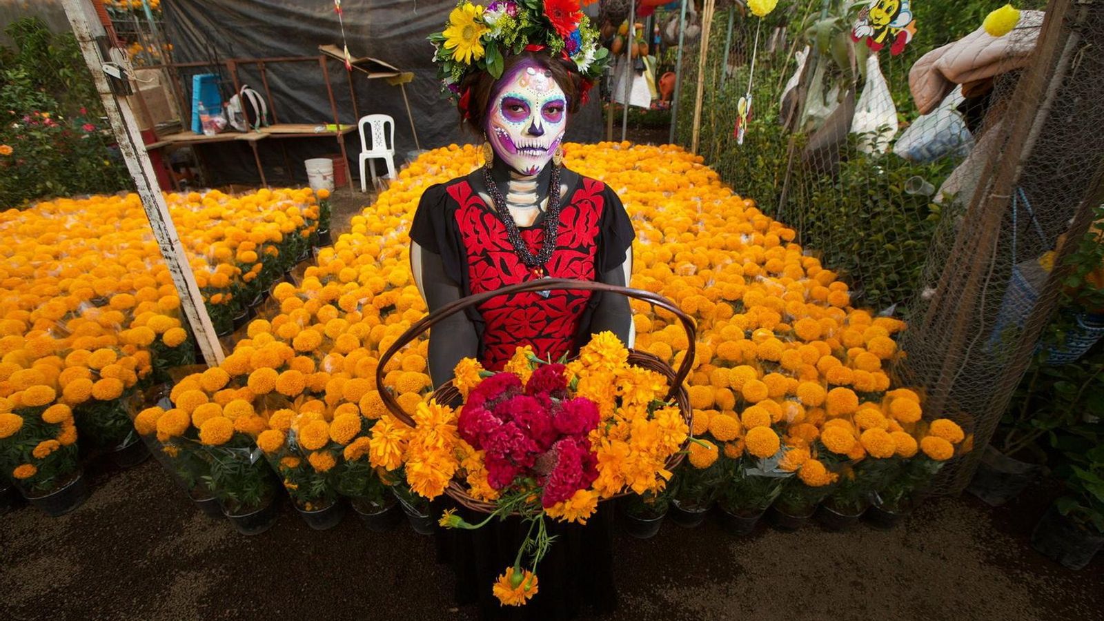 Mujer vestida de Catrina
